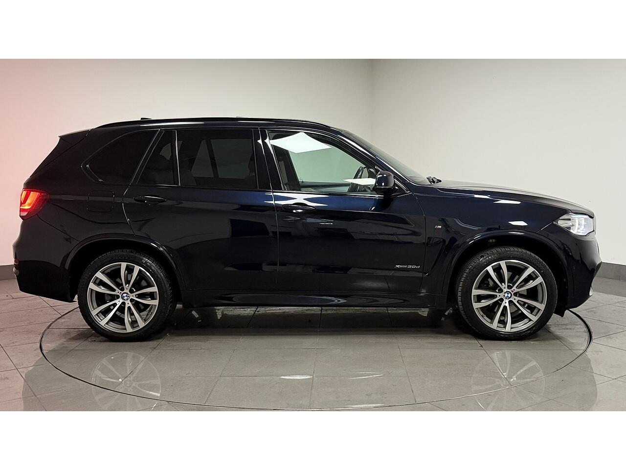 BMW X5 view 12