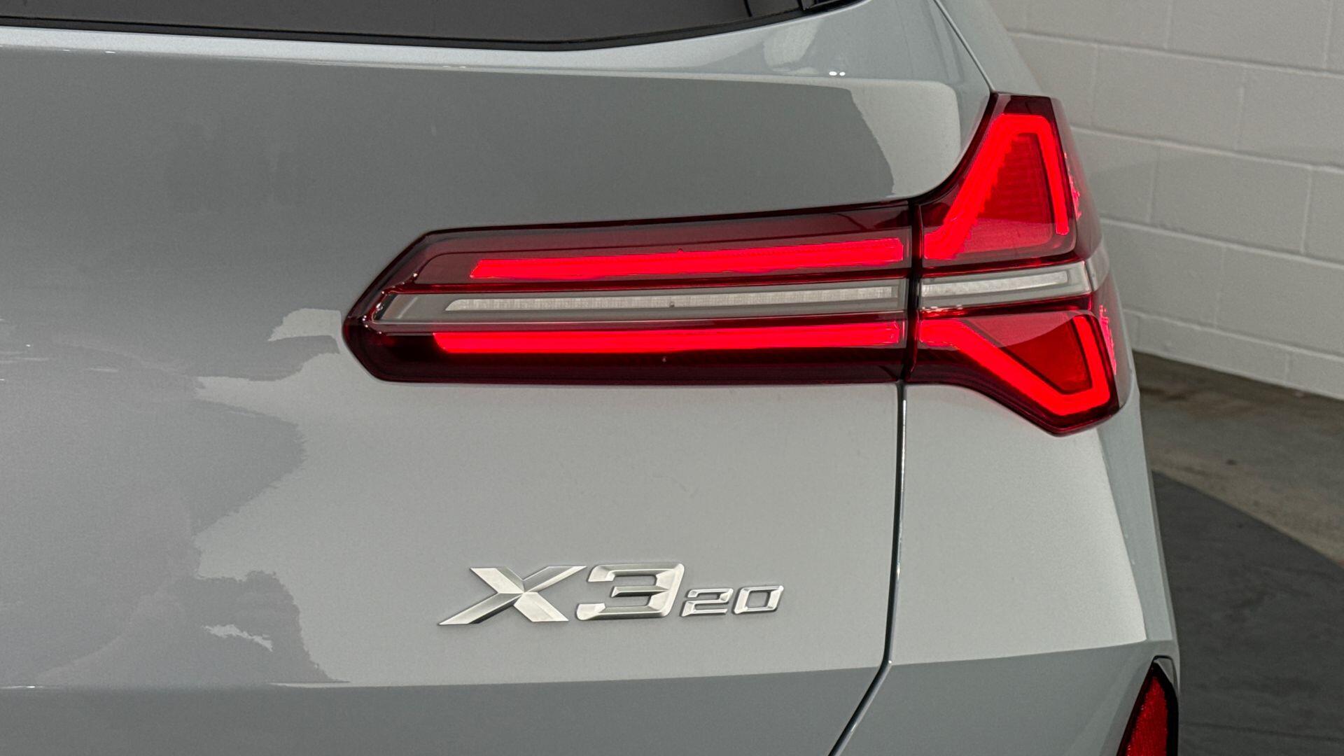 BMW X3 view 22