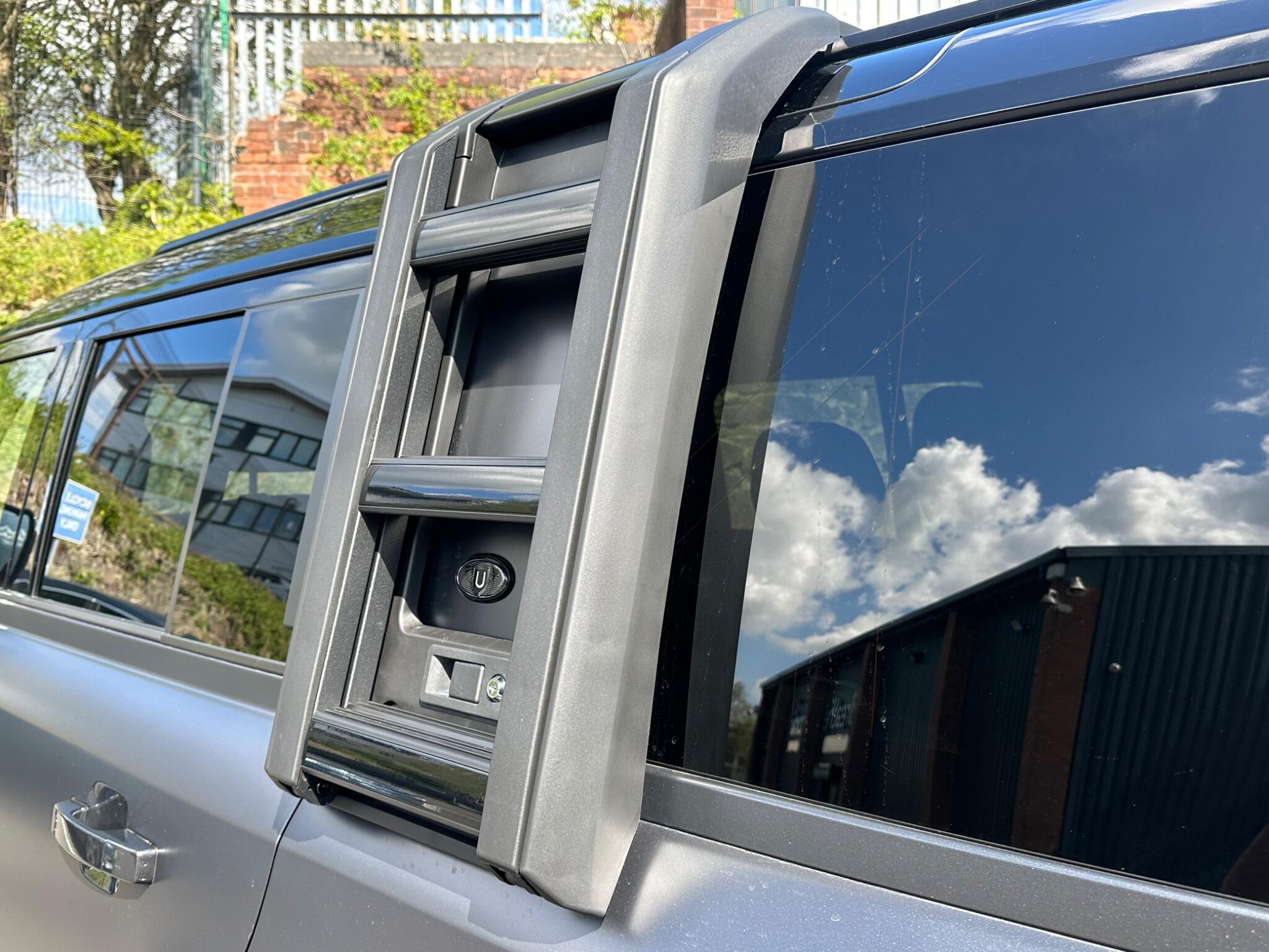 Land Rover Defender 110 view 34