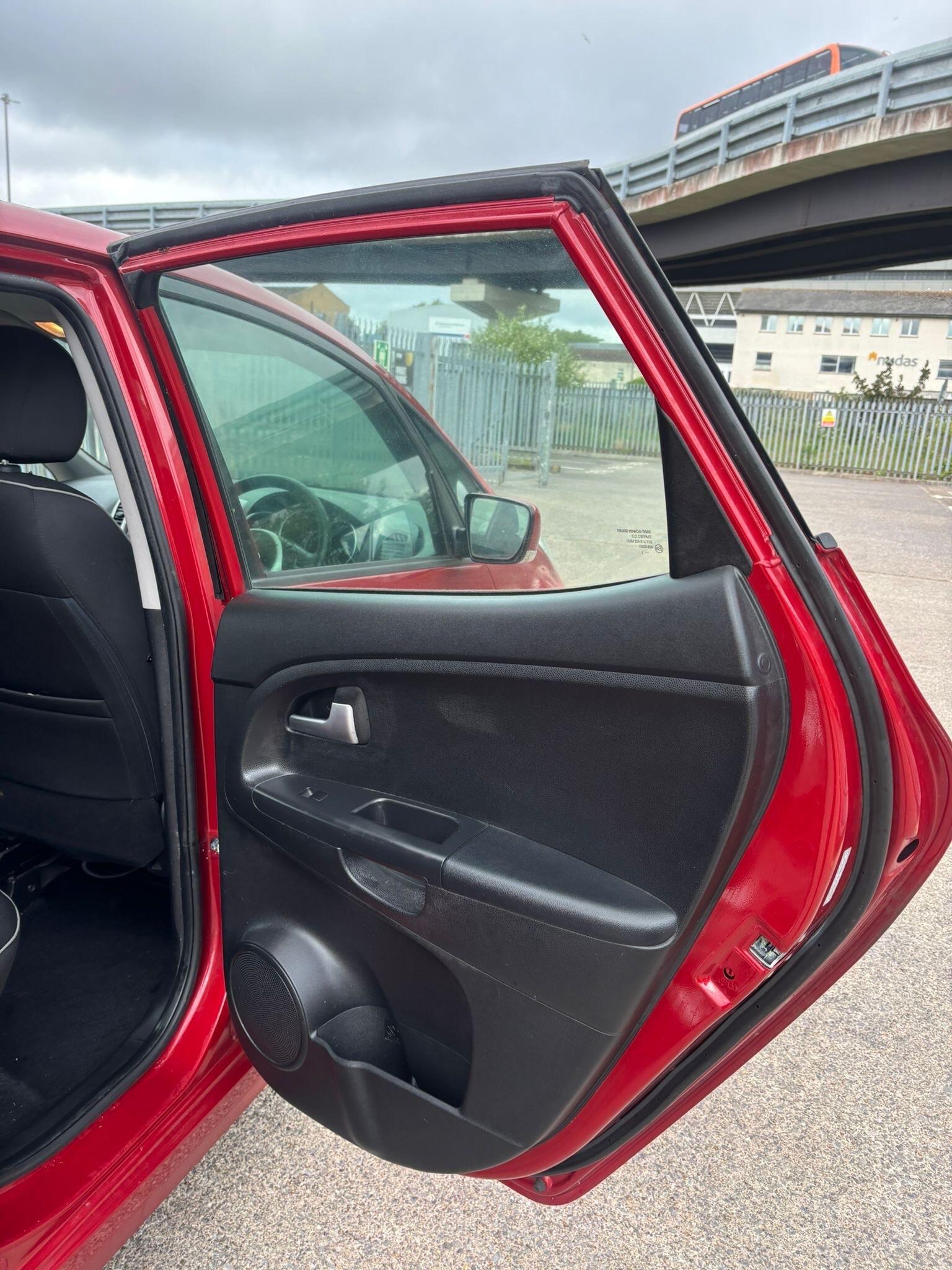 Kia Venga view 32