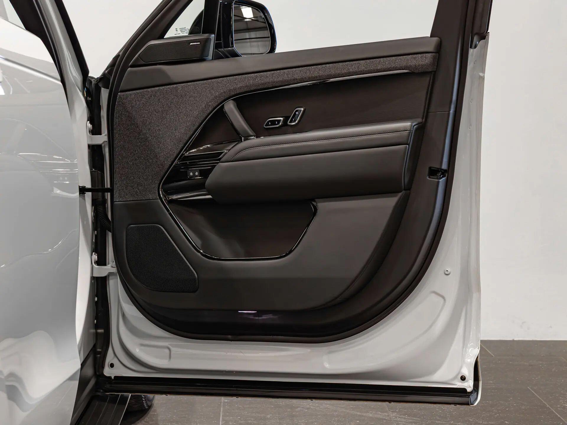 Land Rover Range Rover Sport view 25