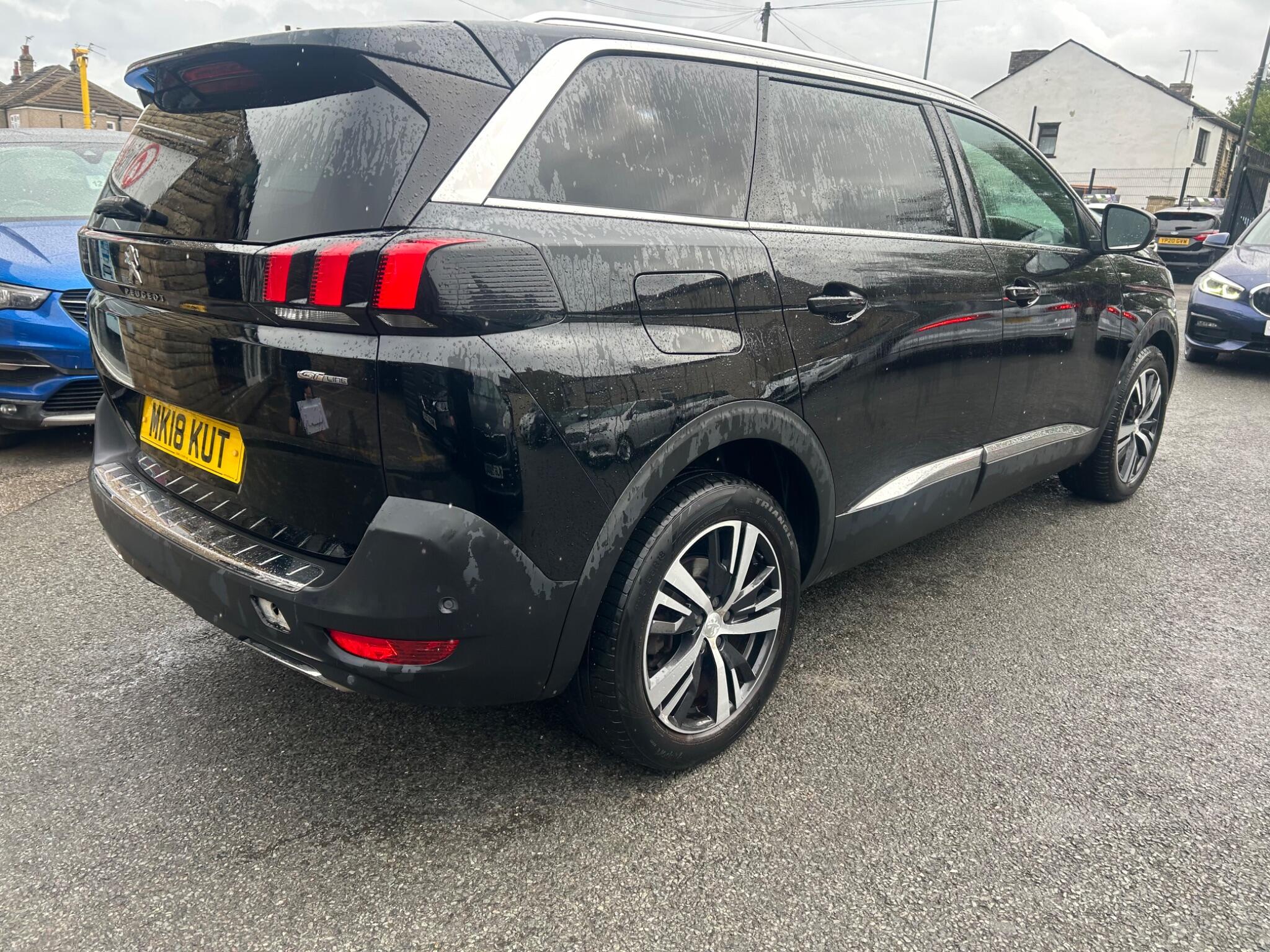 Peugeot 5008 view 9