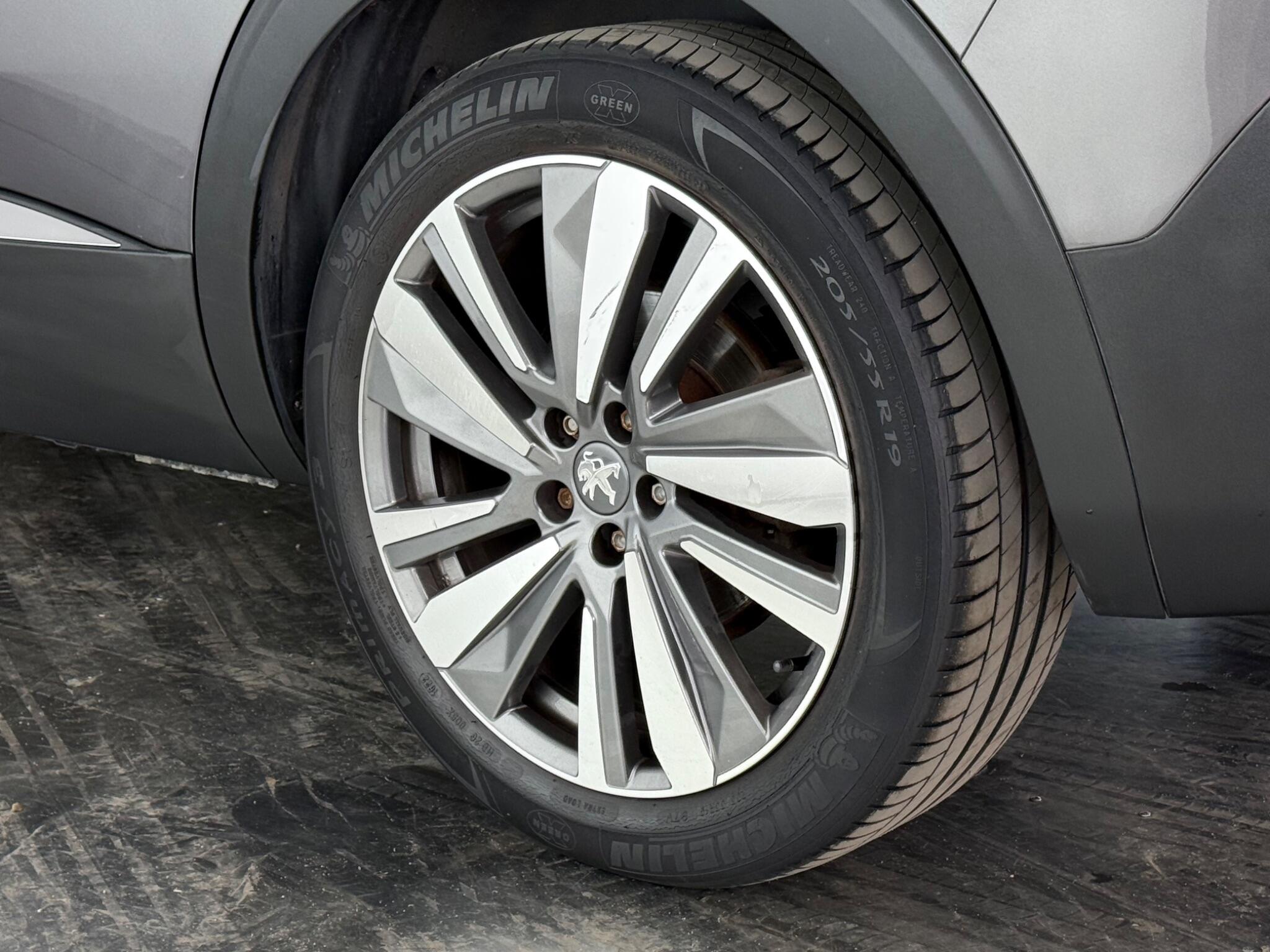Peugeot 5008 view 9