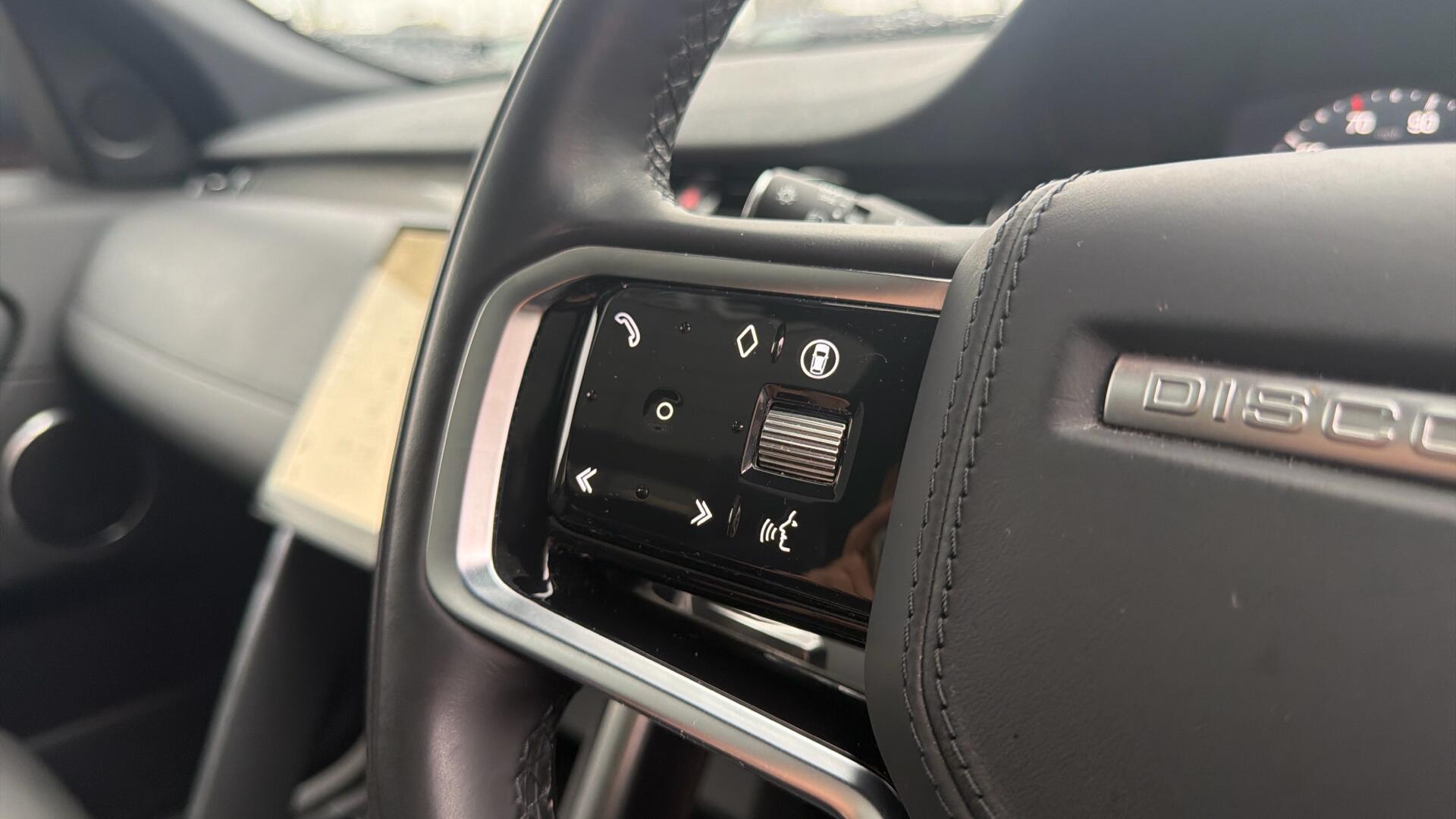 Land Rover Discovery Sport view 27