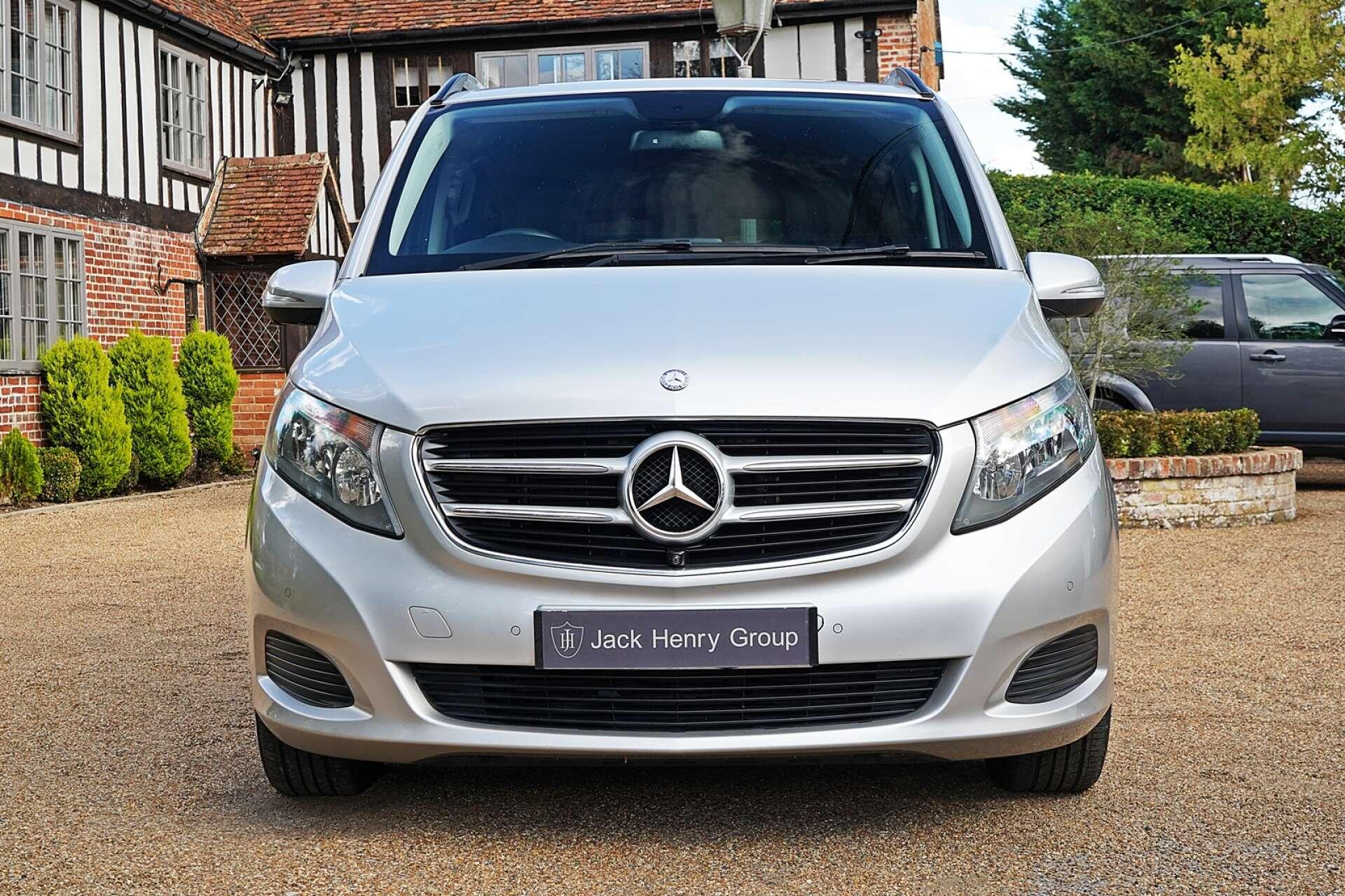 Mercedes-Benz V-Class view 8