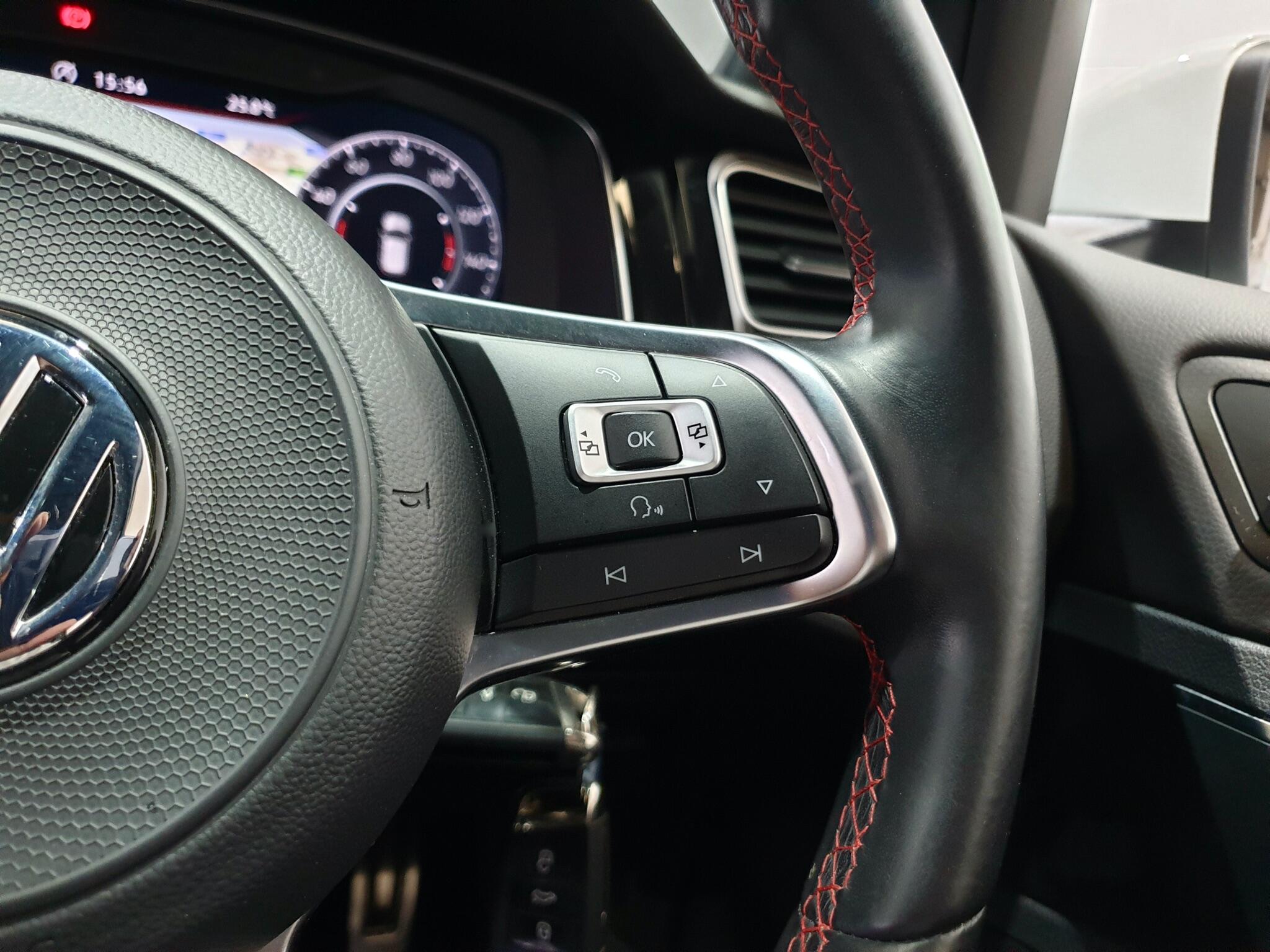 Volkswagen Golf view 72