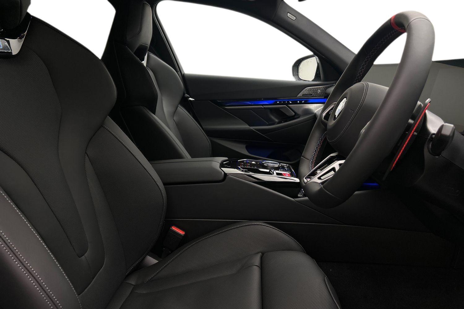 BMW M5 view 11