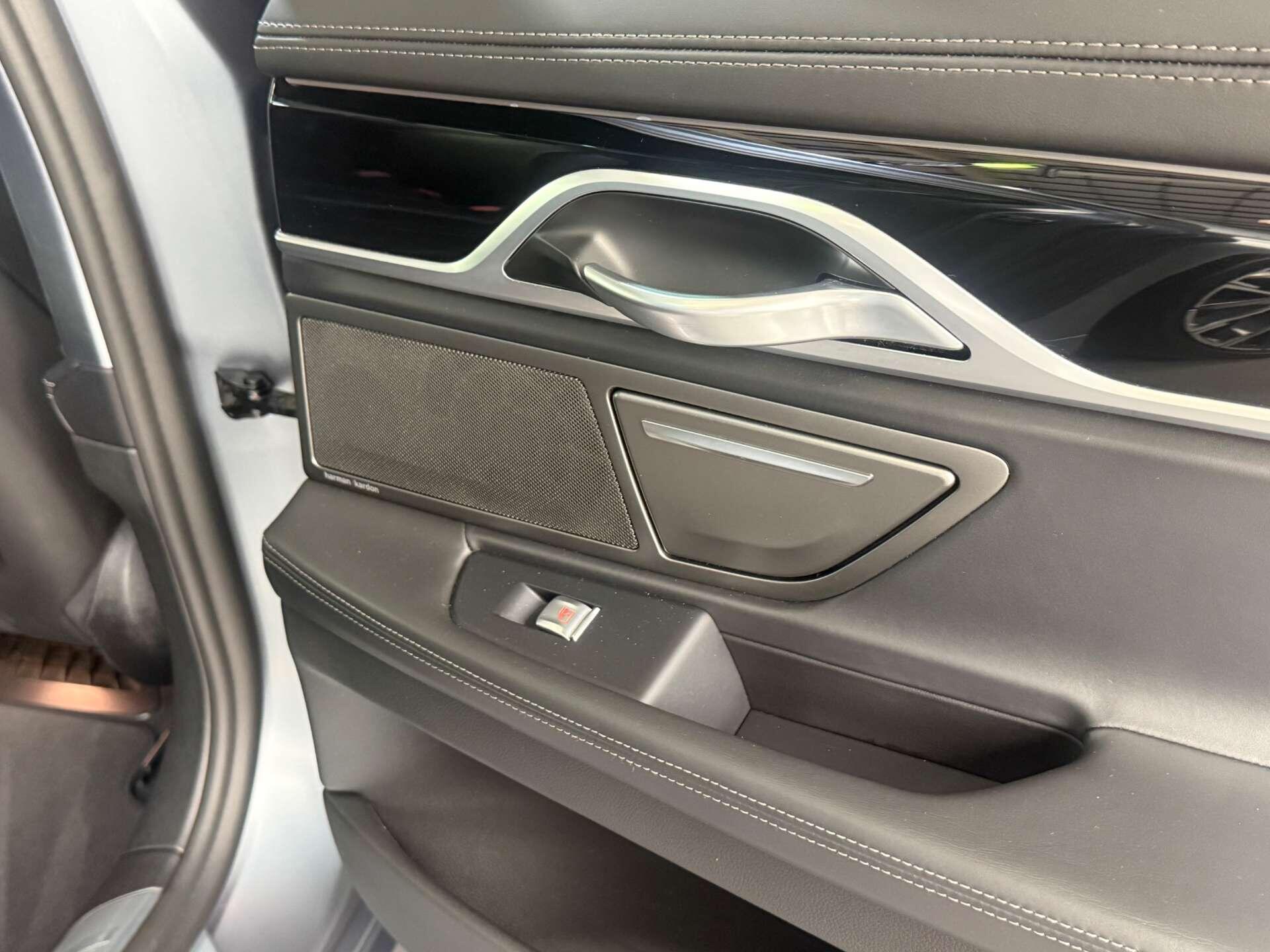 BMW 7 Series view 23