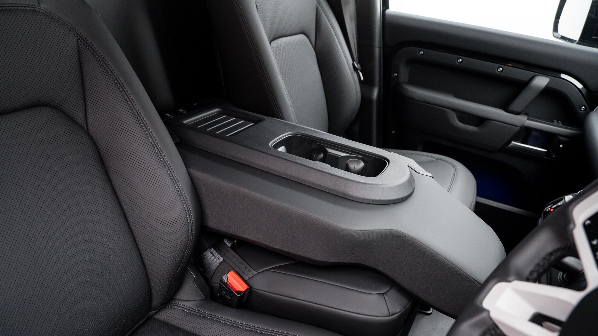 Land Rover Defender view 24
