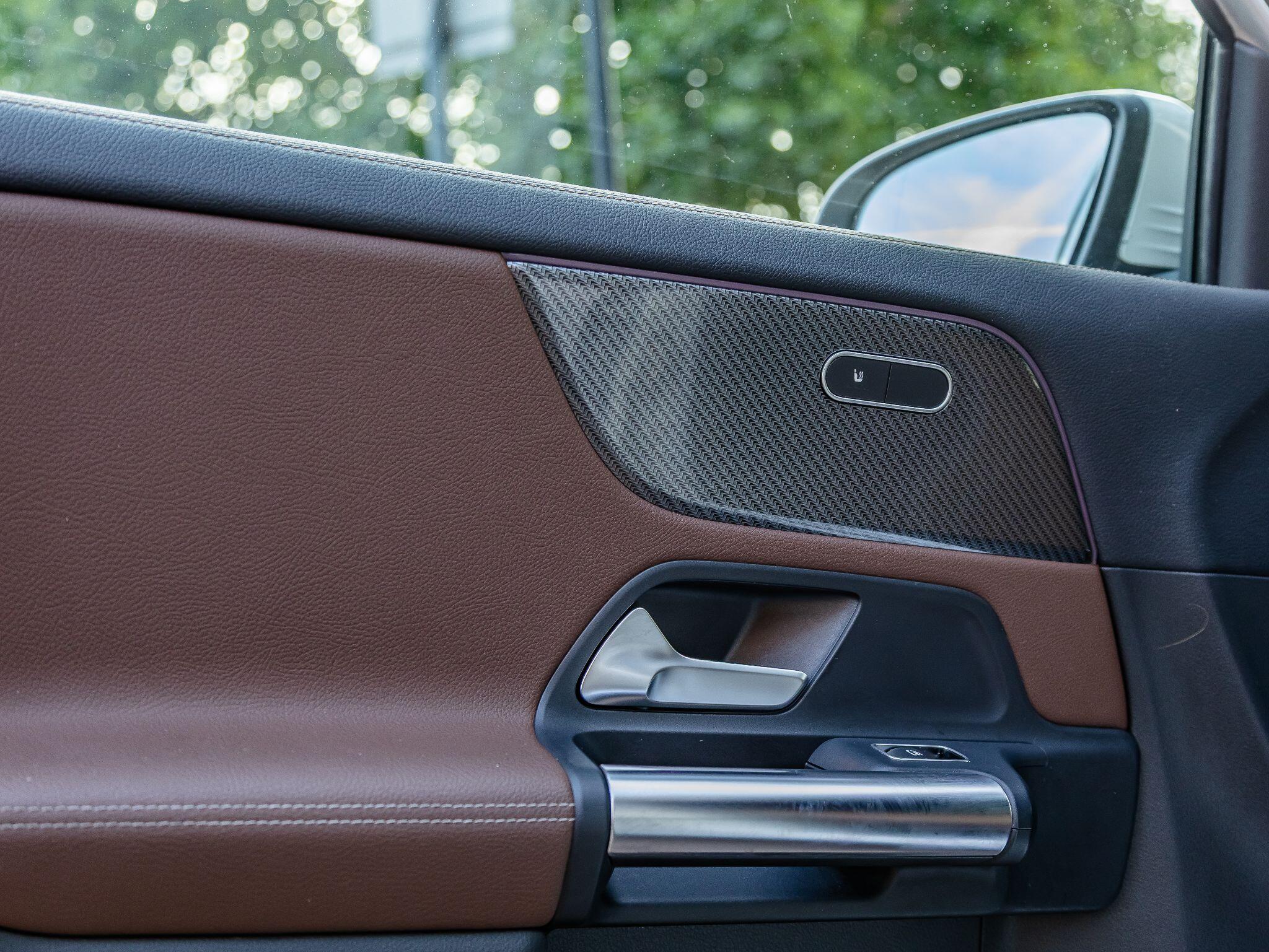 Mercedes-Benz GLA view 22