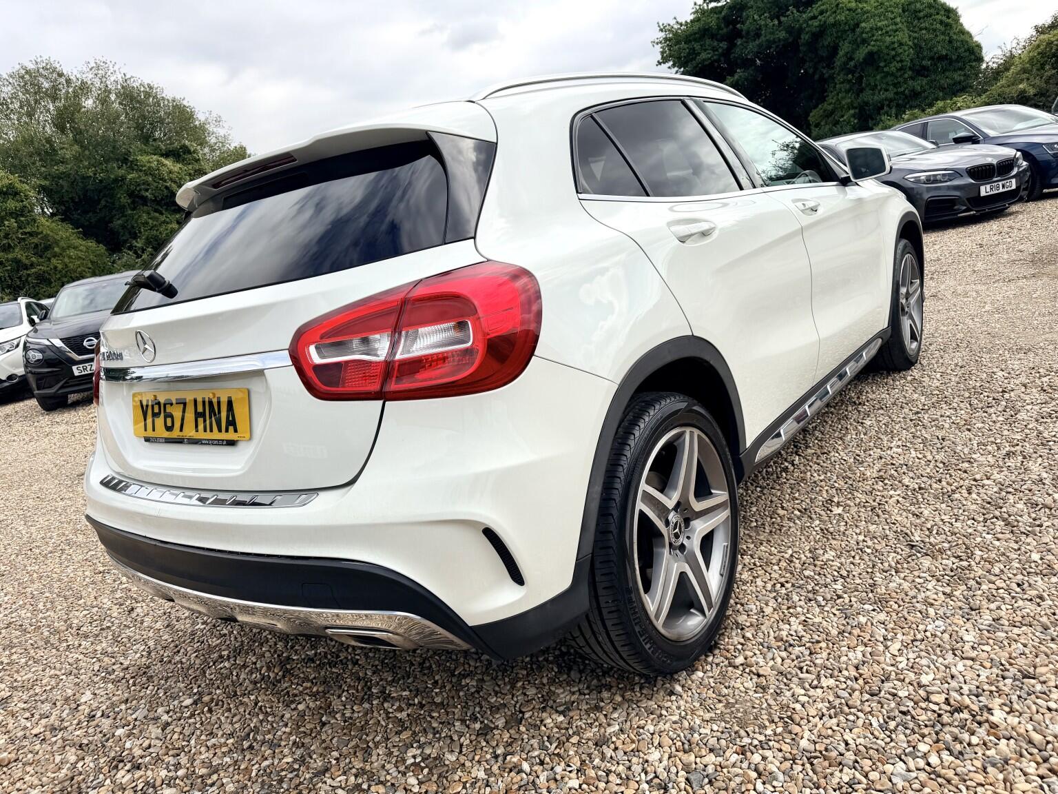 Mercedes-Benz Gla view 3