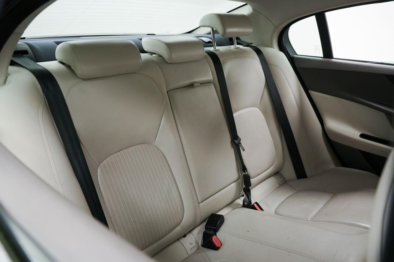 Jaguar XE view 10