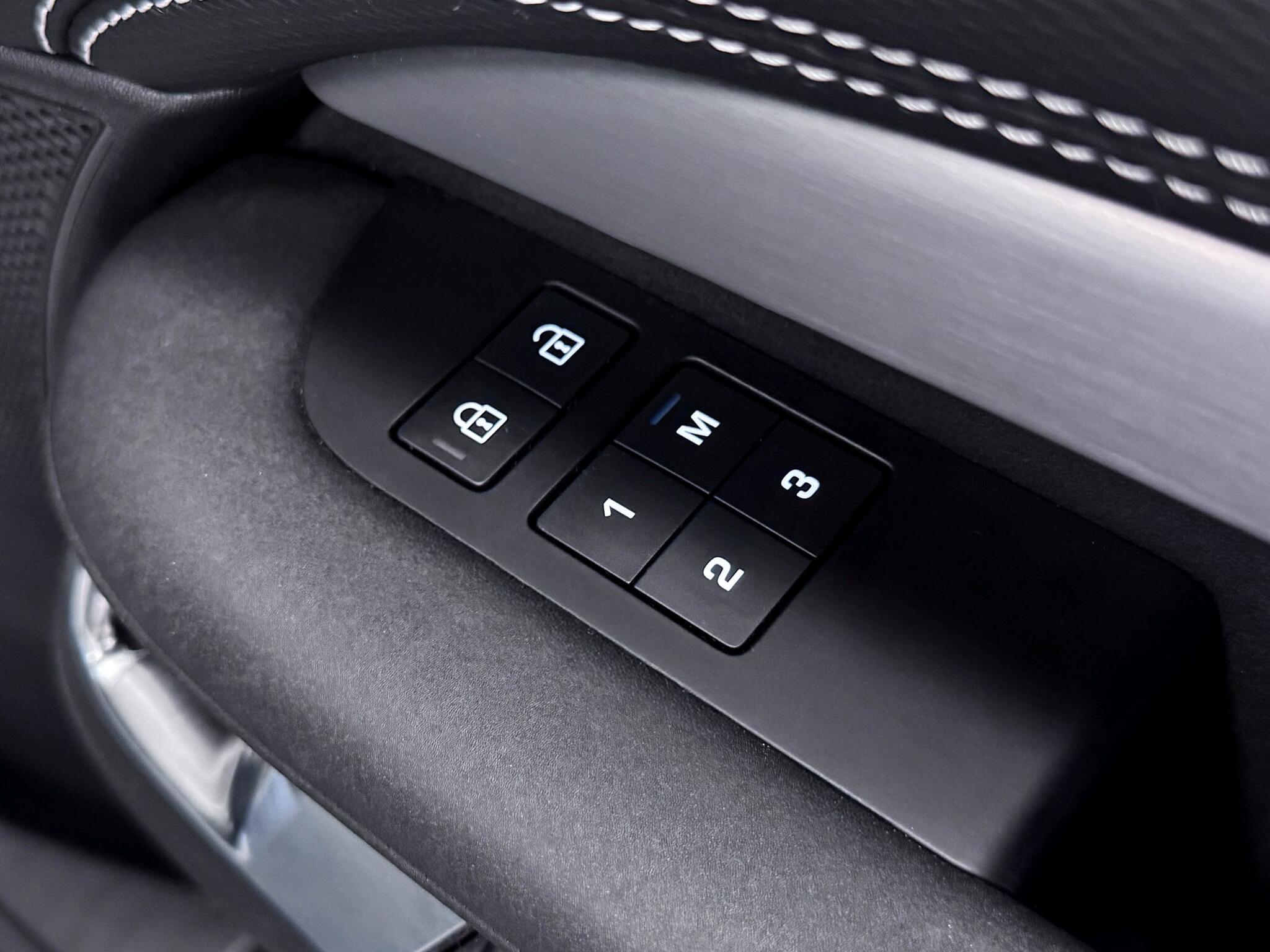 Land Rover Discovery view 31