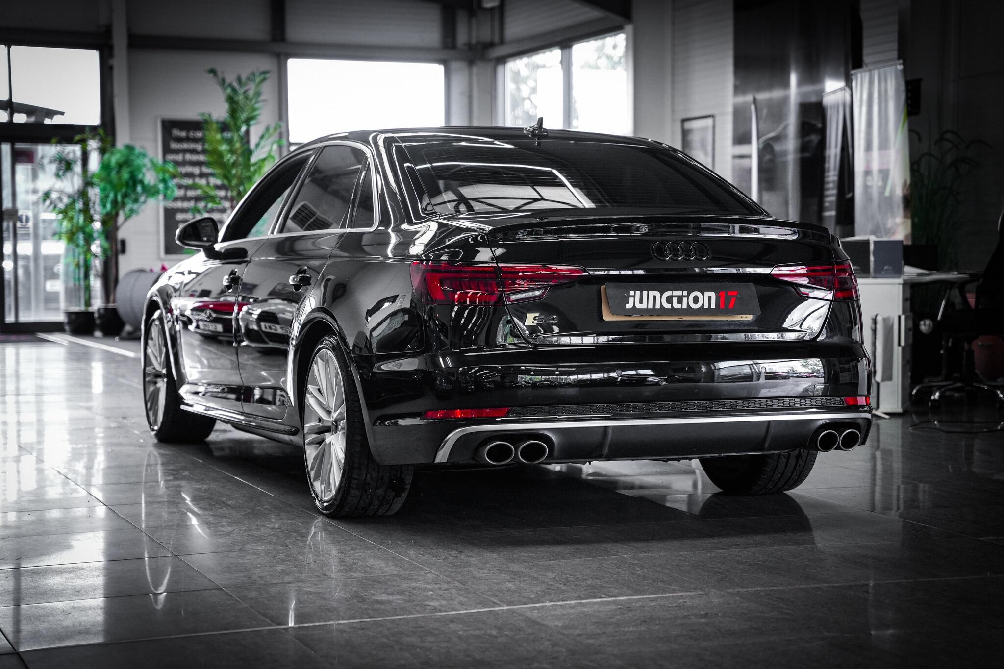 Audi S4 view 13