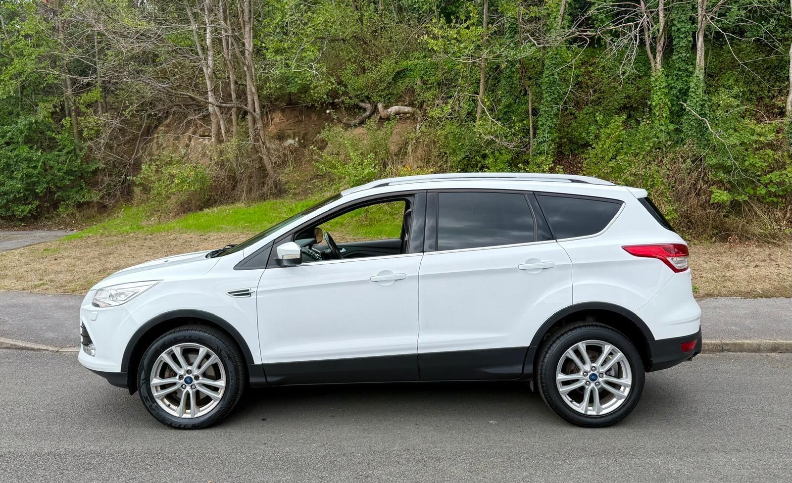 Ford Kuga view 3