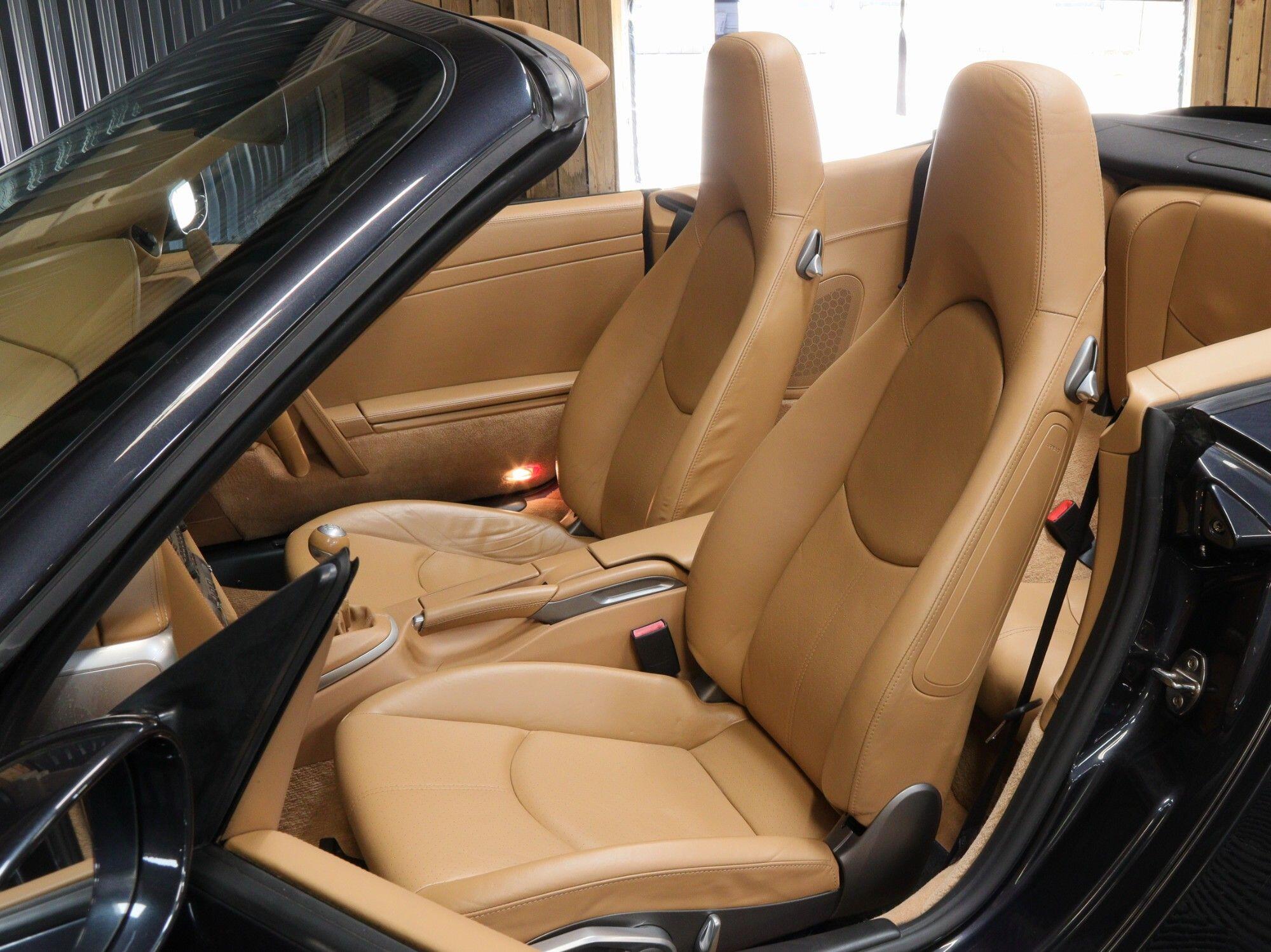Porsche 911 view 11
