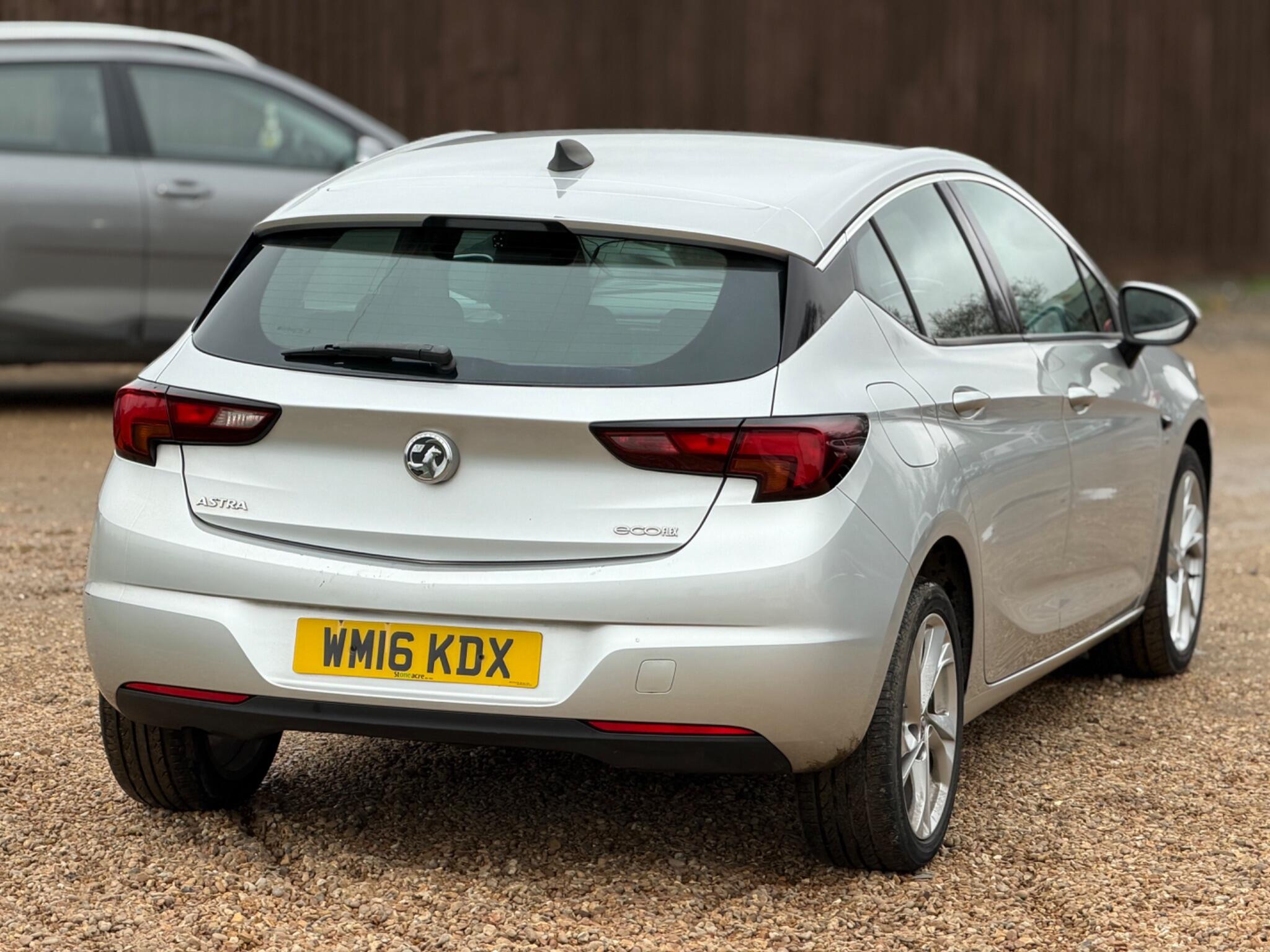 2016 Vauxhall Astra 1.0i Turbo ecoFLEX SRi Nav Euro 6 (s/s) 5dr image 13