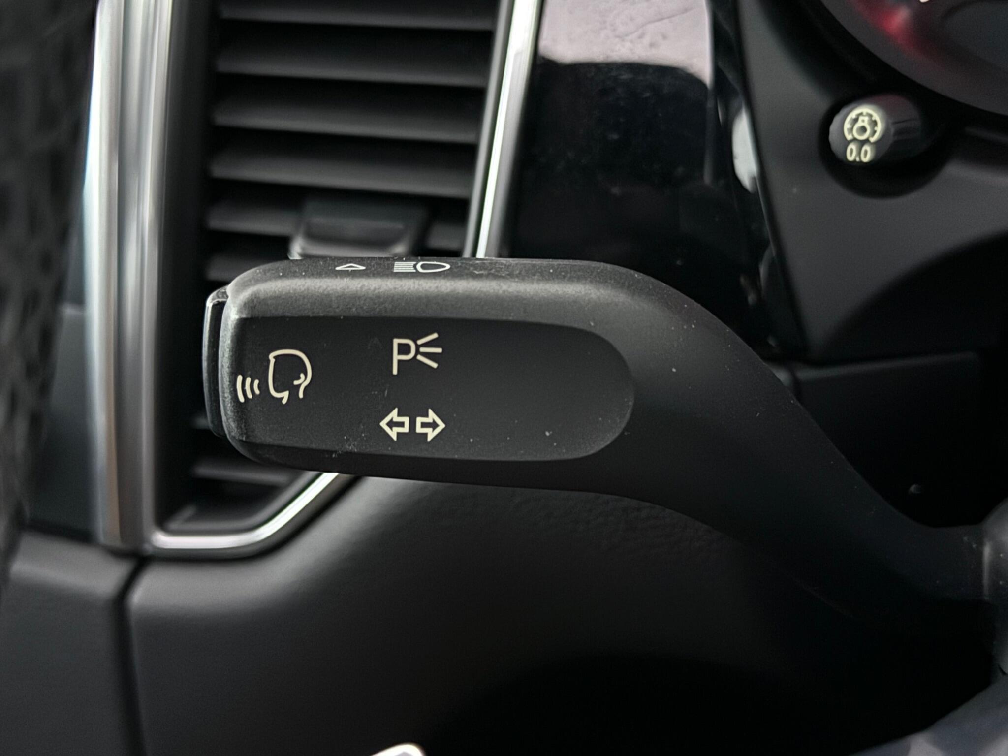 Porsche Macan view 26