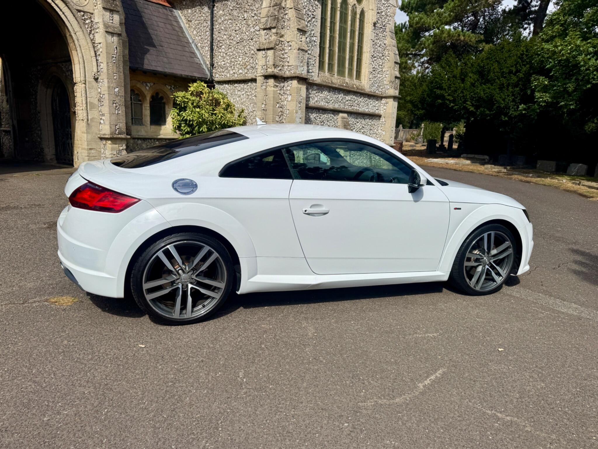 Audi TT view 19