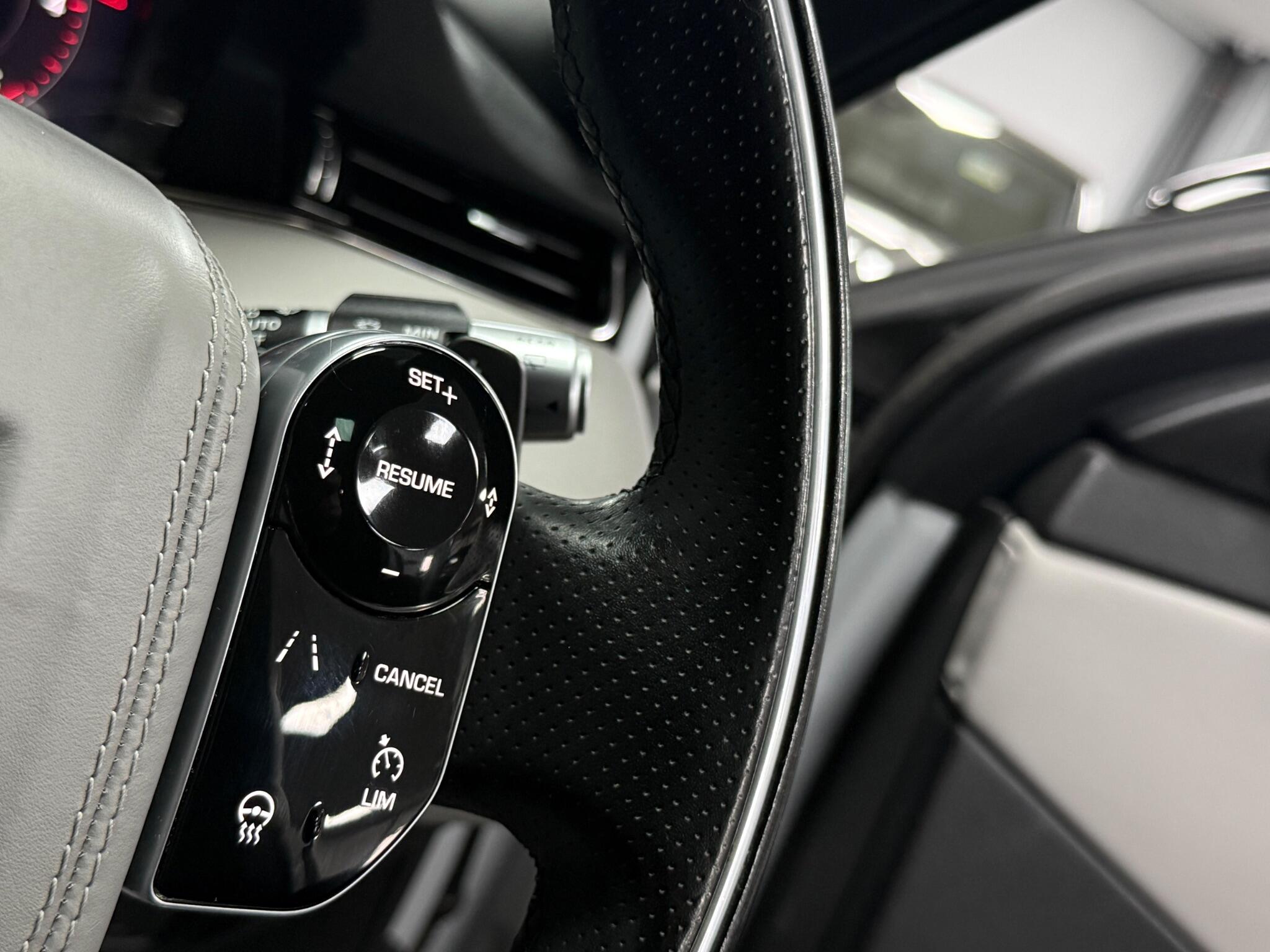 Land Rover Range Rover Evoque view 25