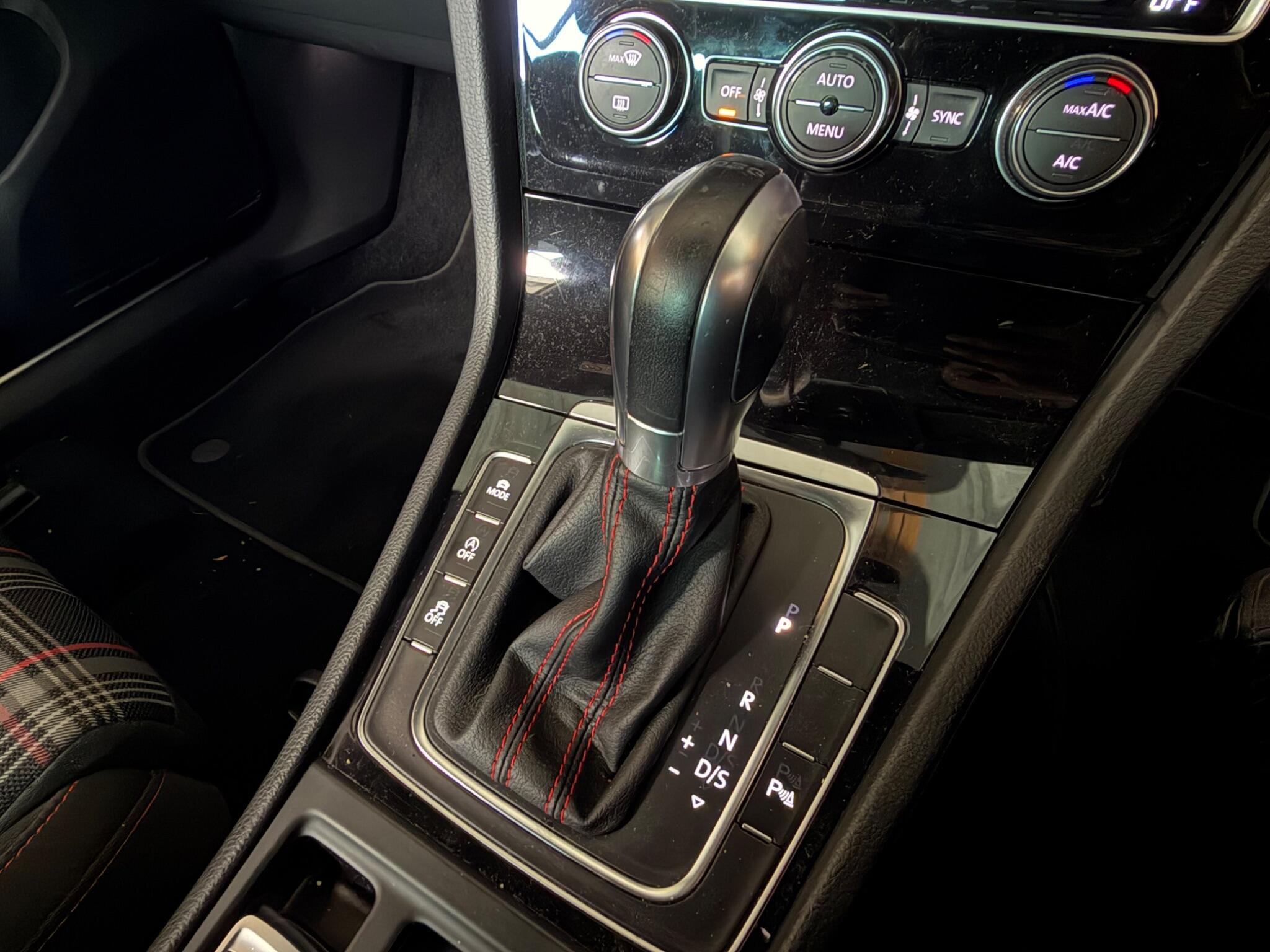 Volkswagen Golf view 13