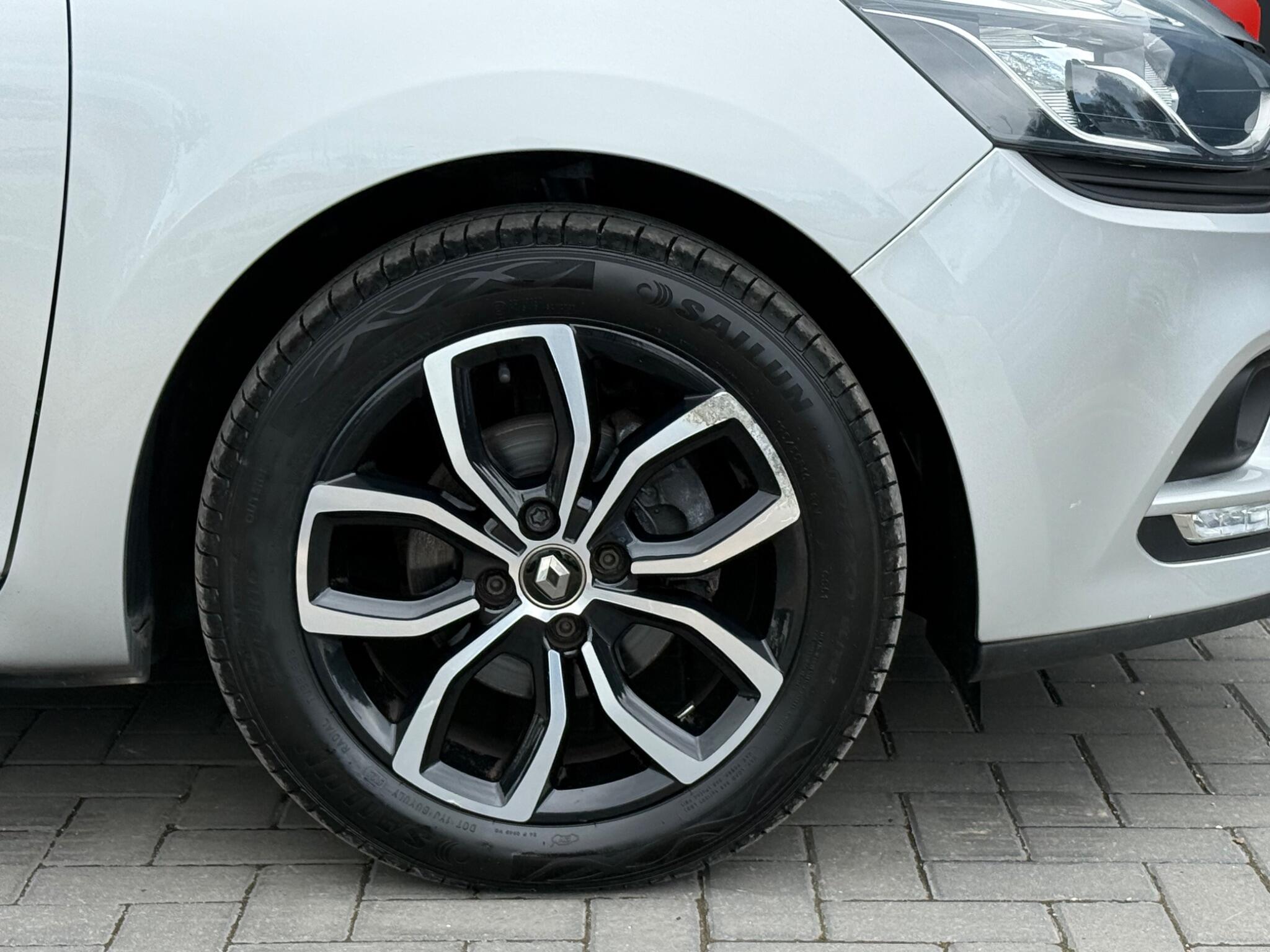 Renault Clio view 9