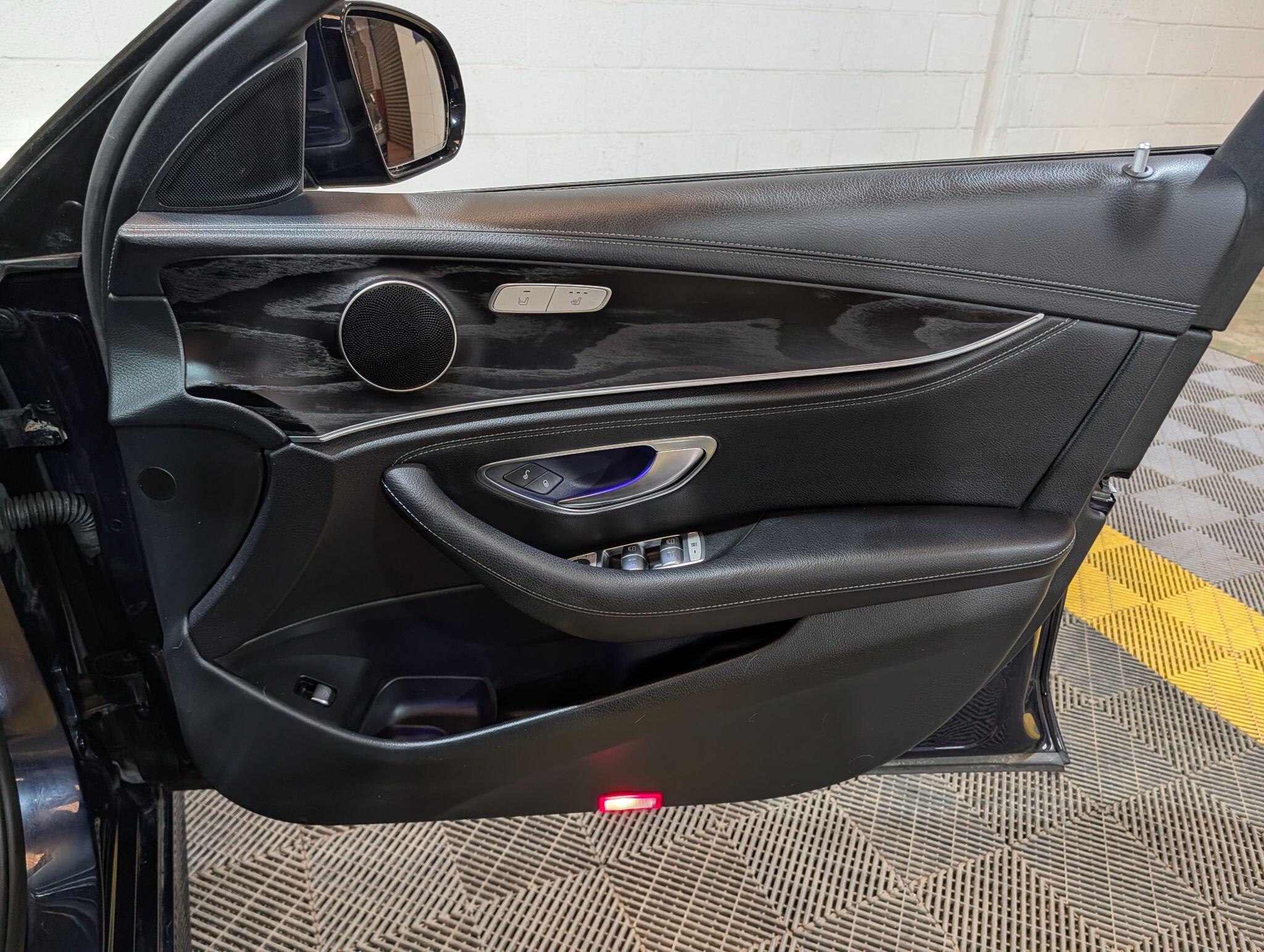 Mercedes-Benz E-Class view 40