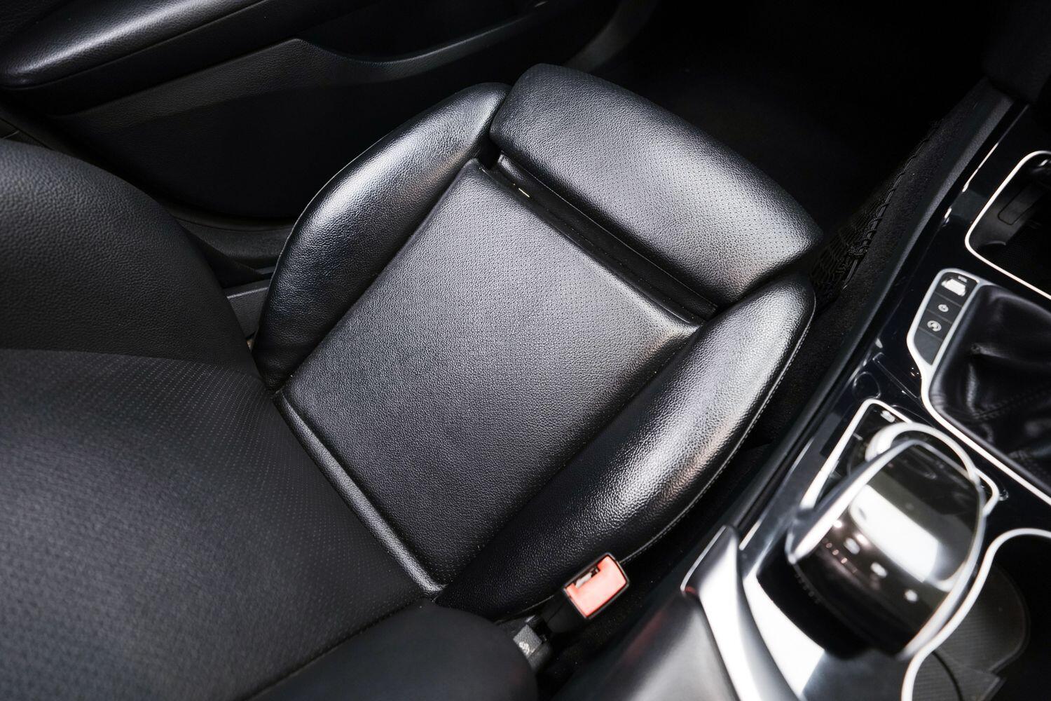 Mercedes-Benz C-Class view 16