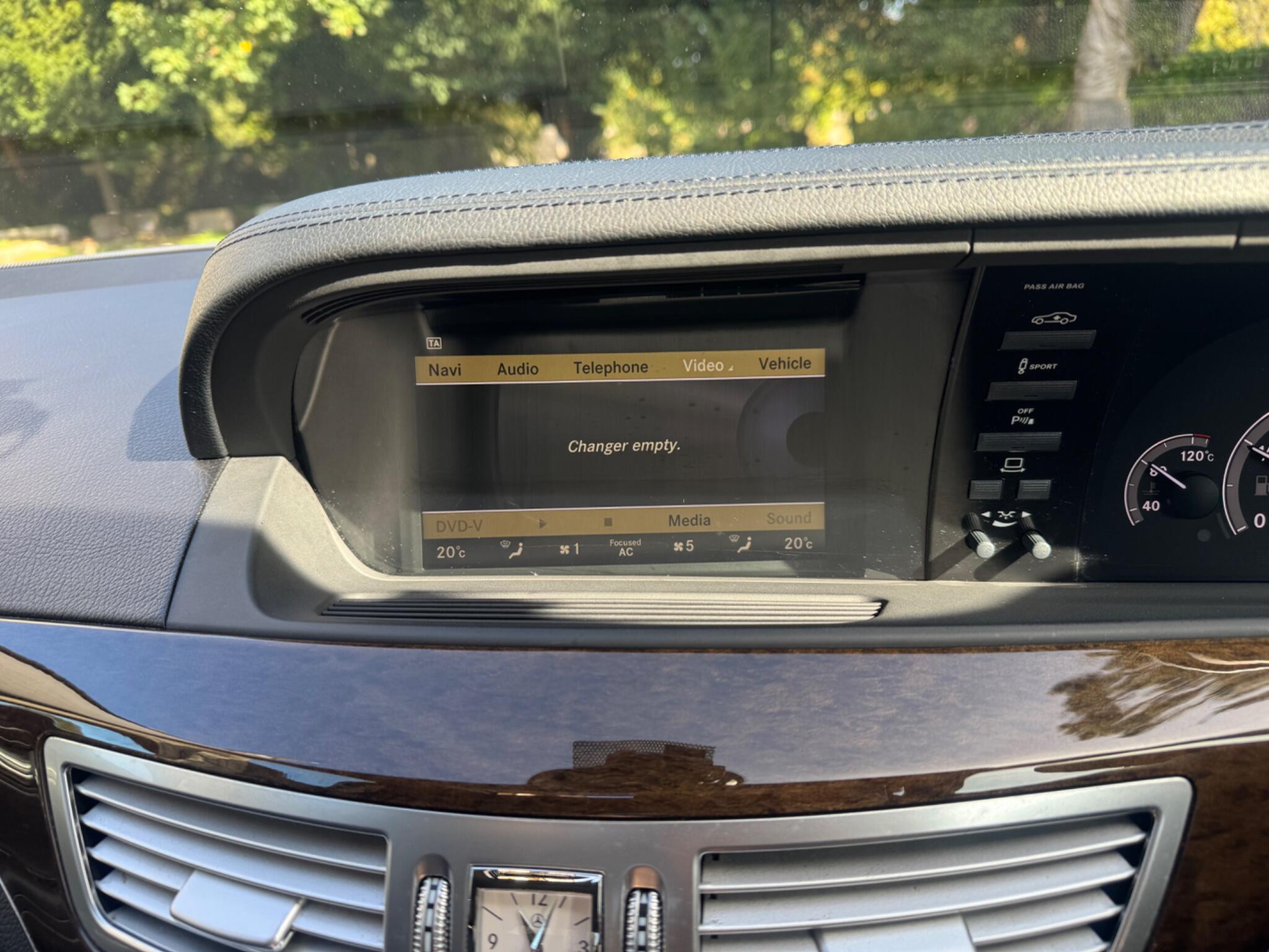 Mercedes-Benz S-Class view 48
