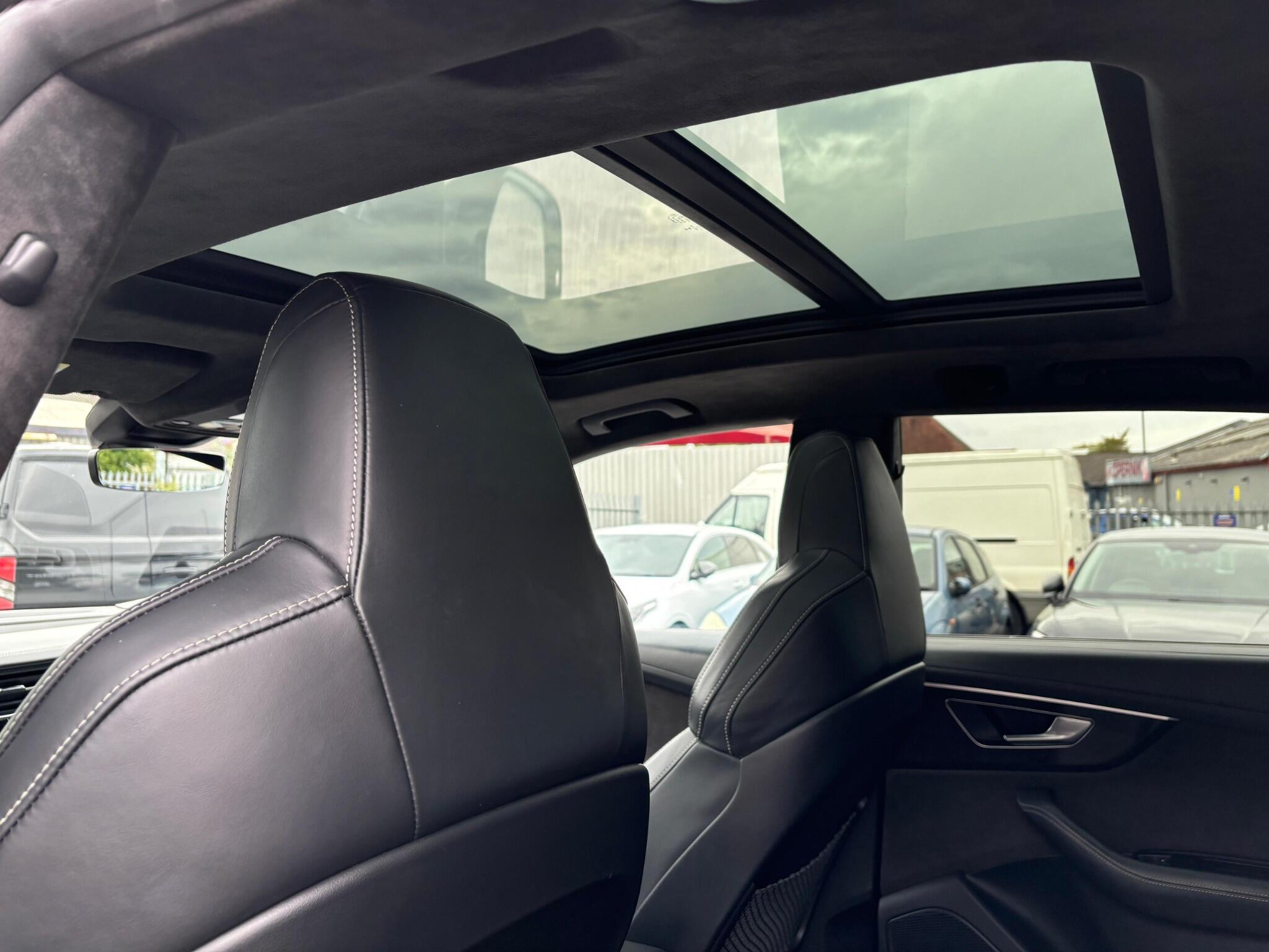 Audi Q8 view 14