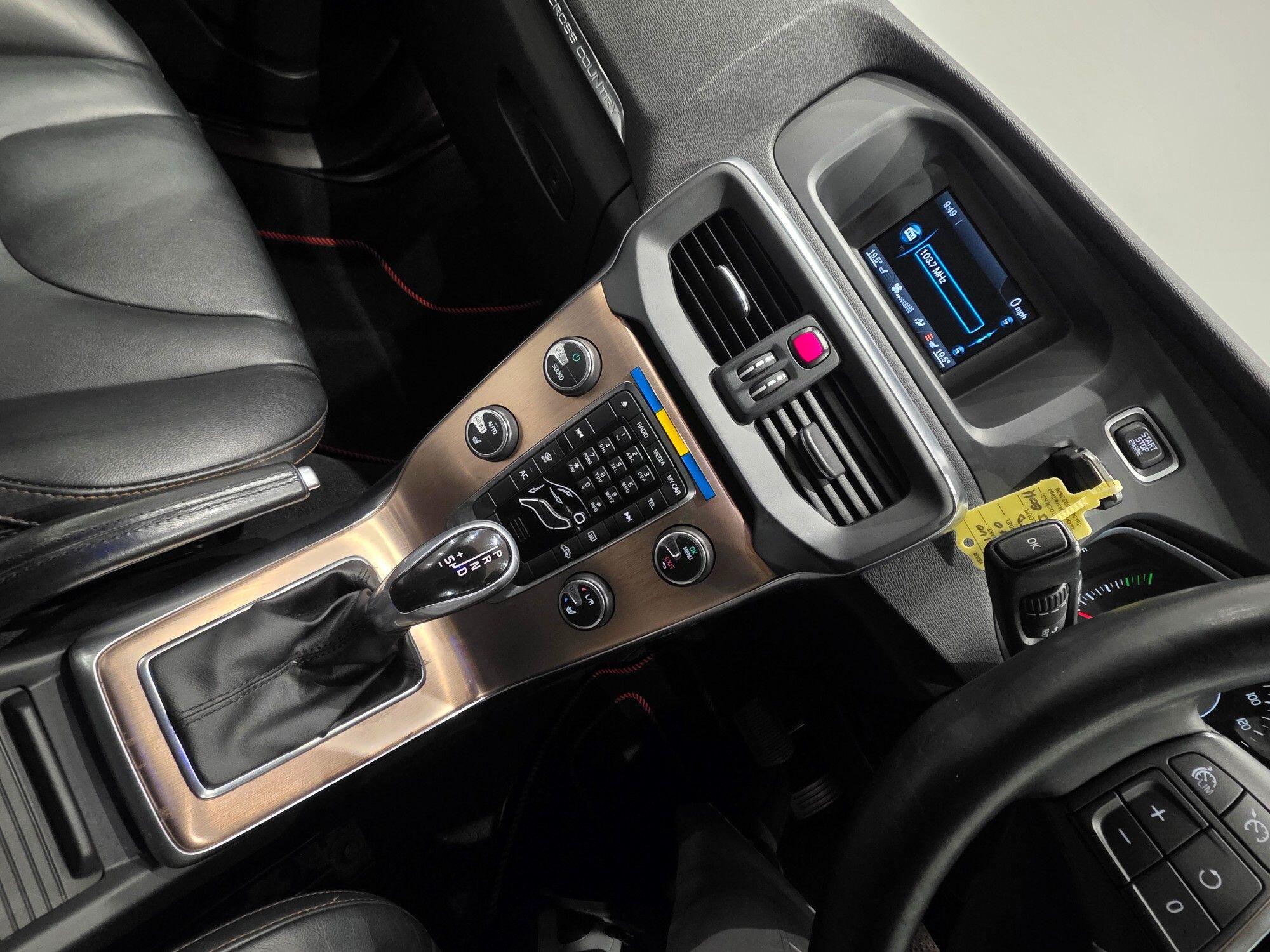 Volvo V40 Cross Country view 59