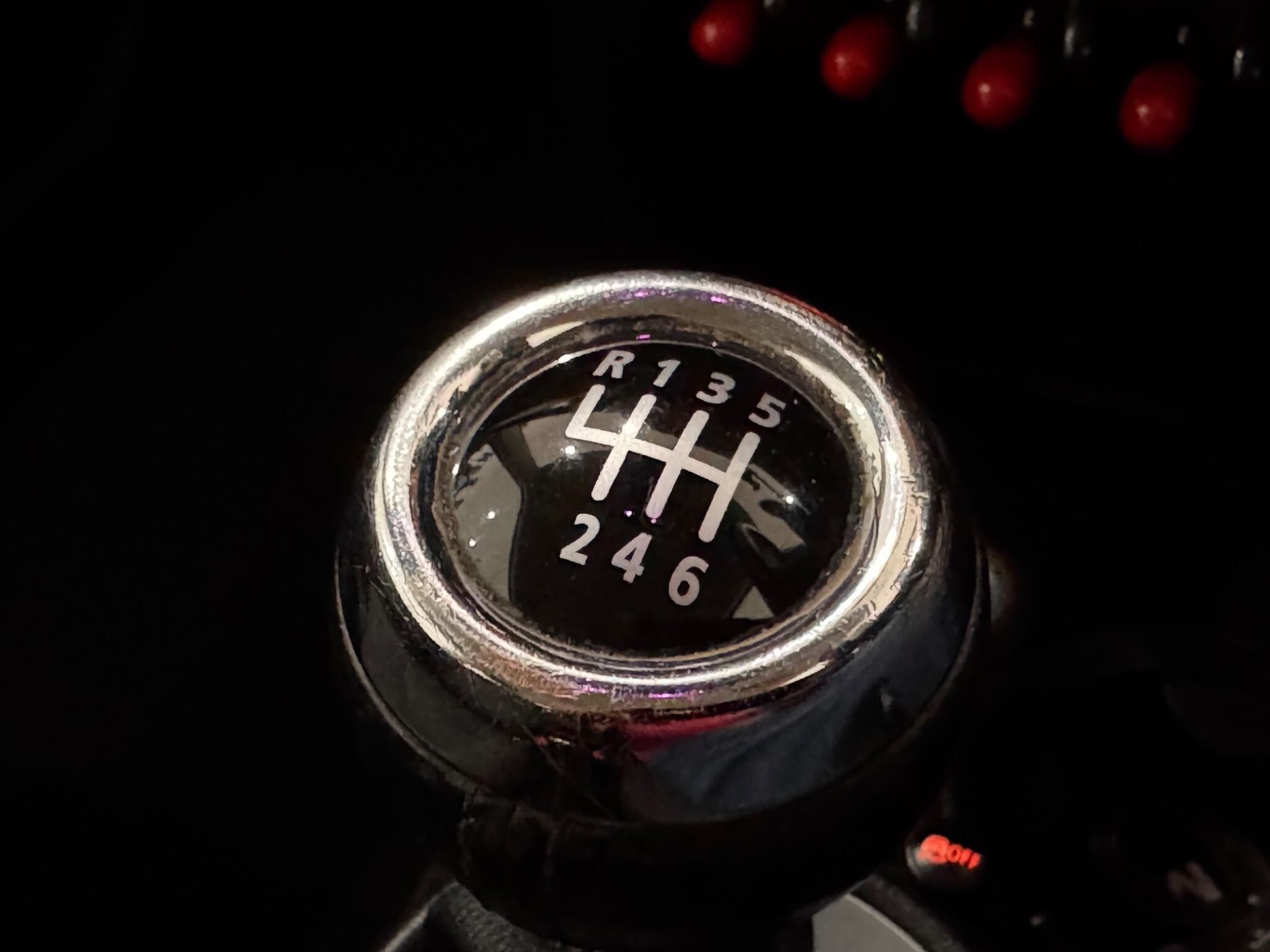 Mini Hatch view 11