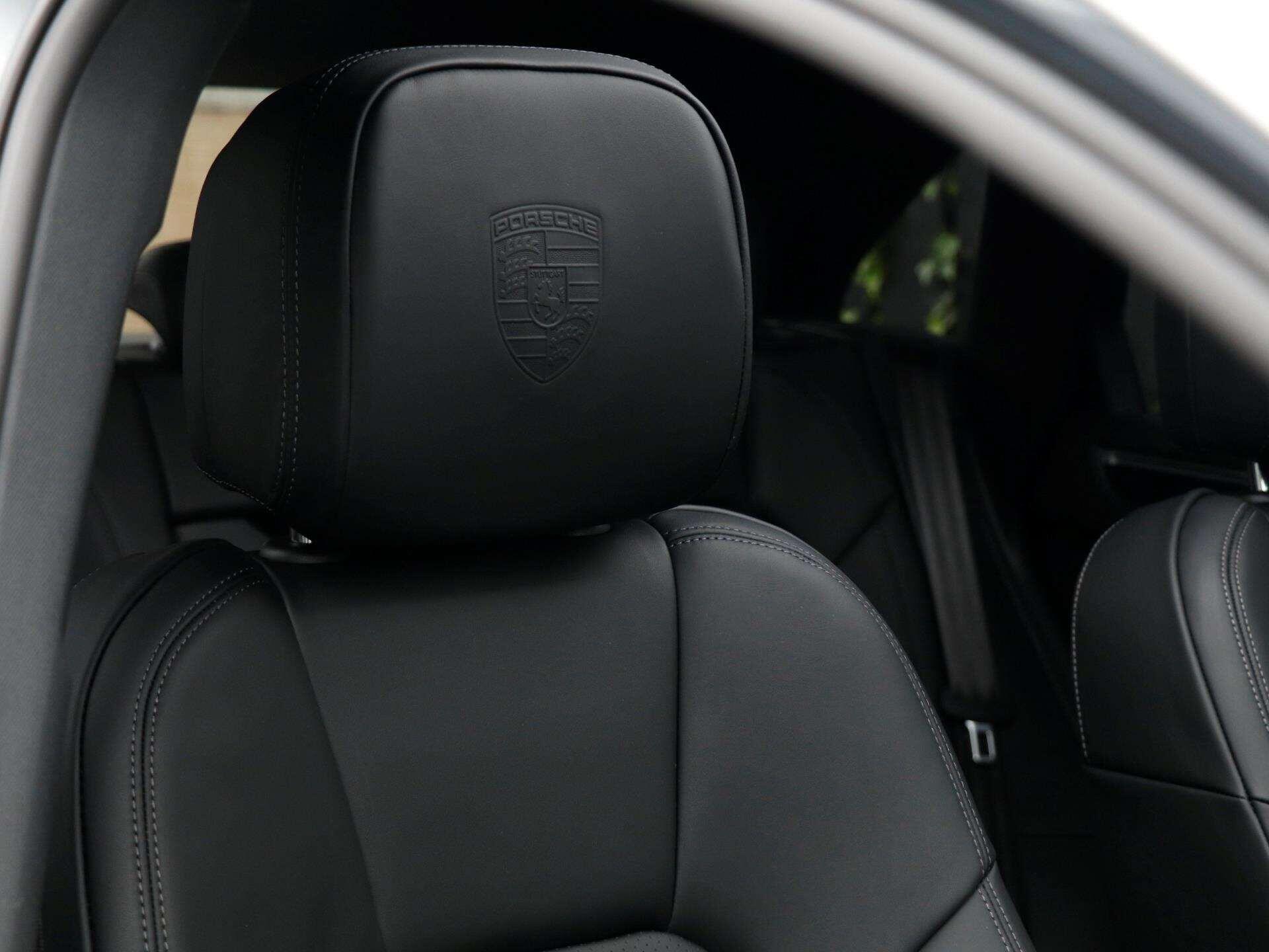Porsche Macan view 25