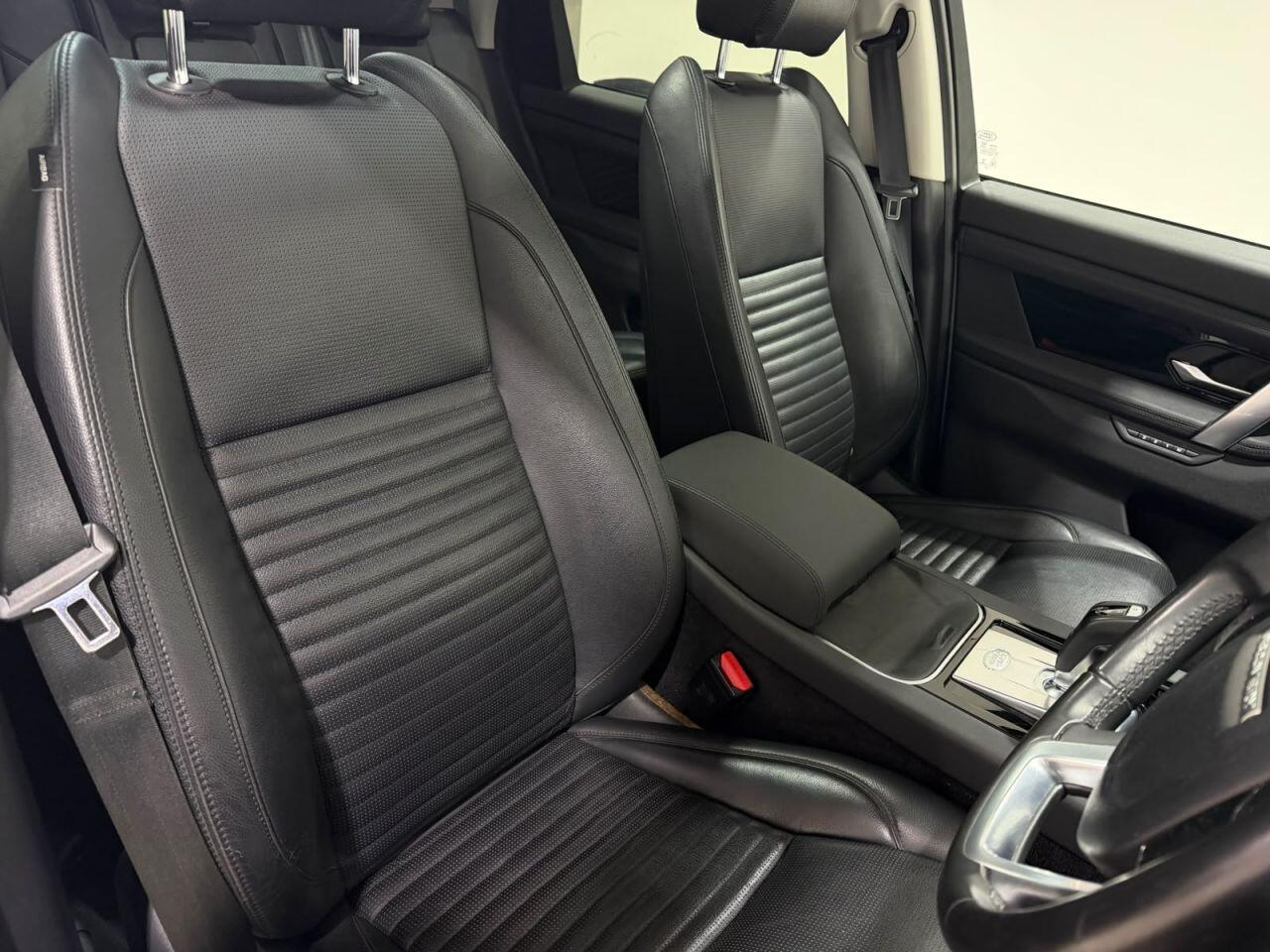 Land Rover Discovery Sport view 14