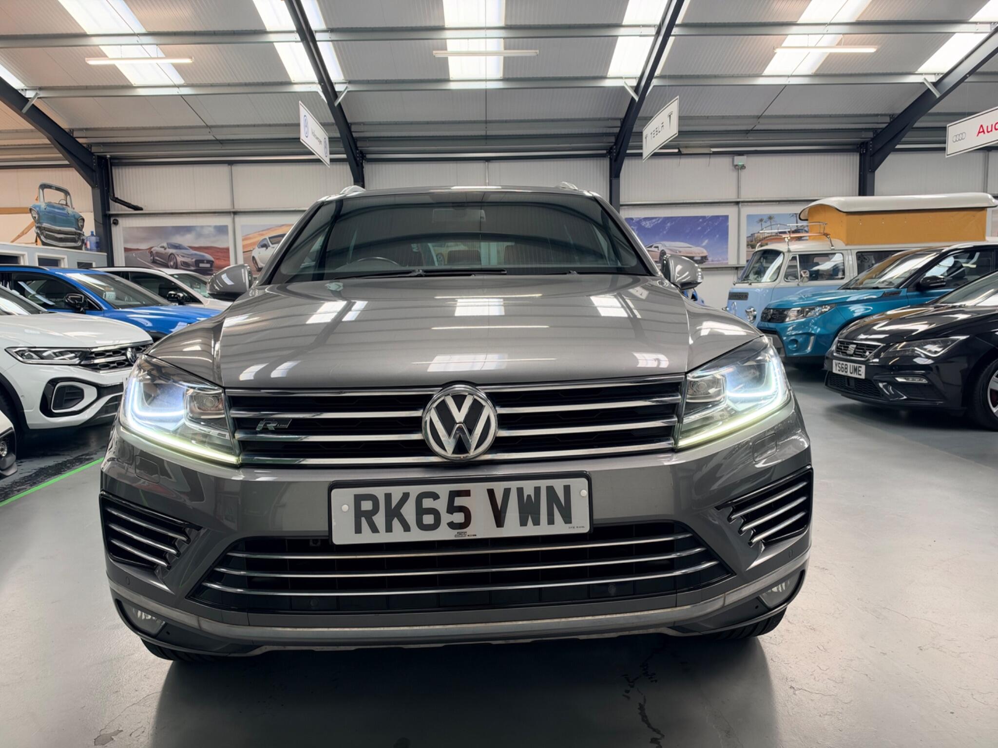 Volkswagen Touareg view 12