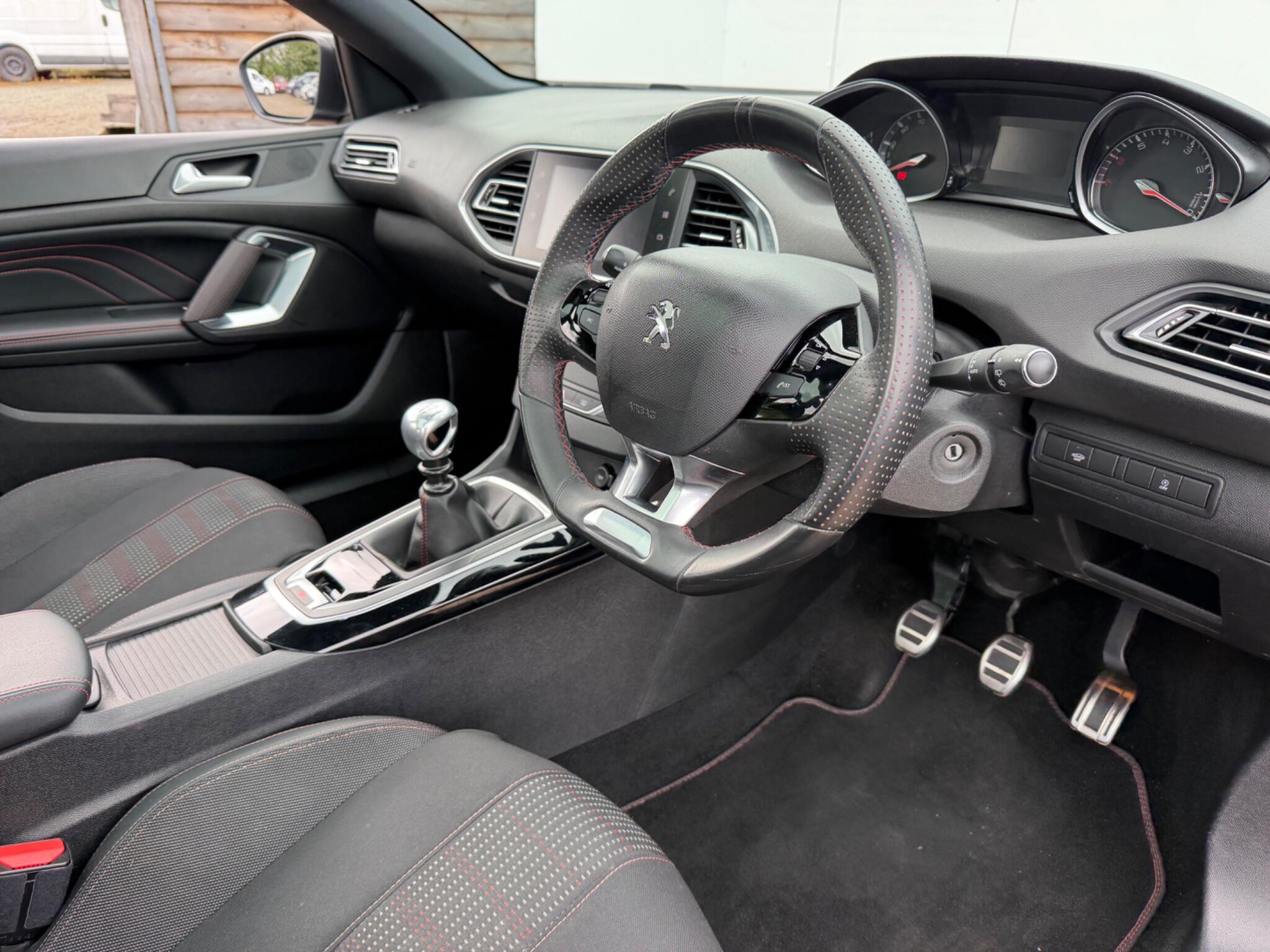 Peugeot 308 view 11