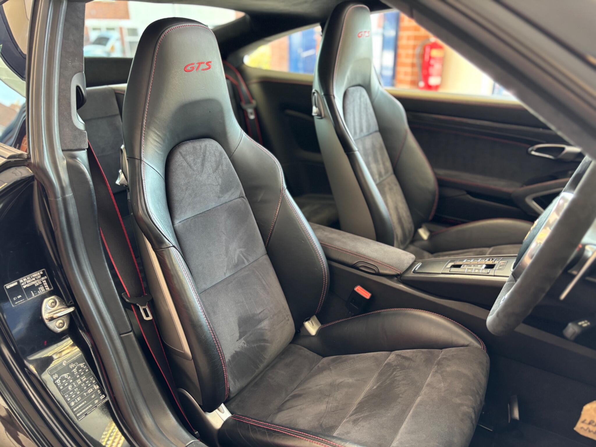 Porsche 911 view 12