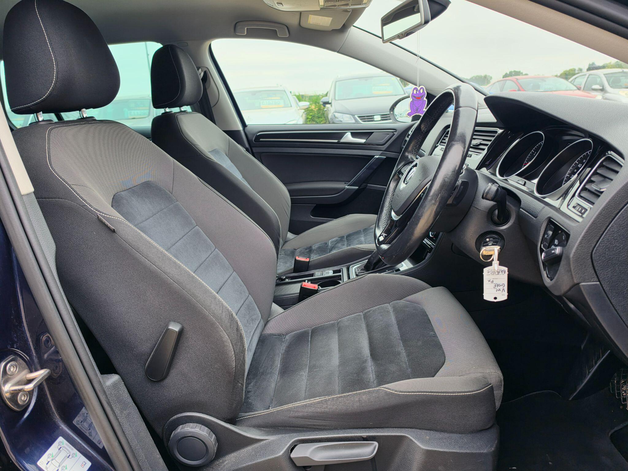Volkswagen Golf view 7