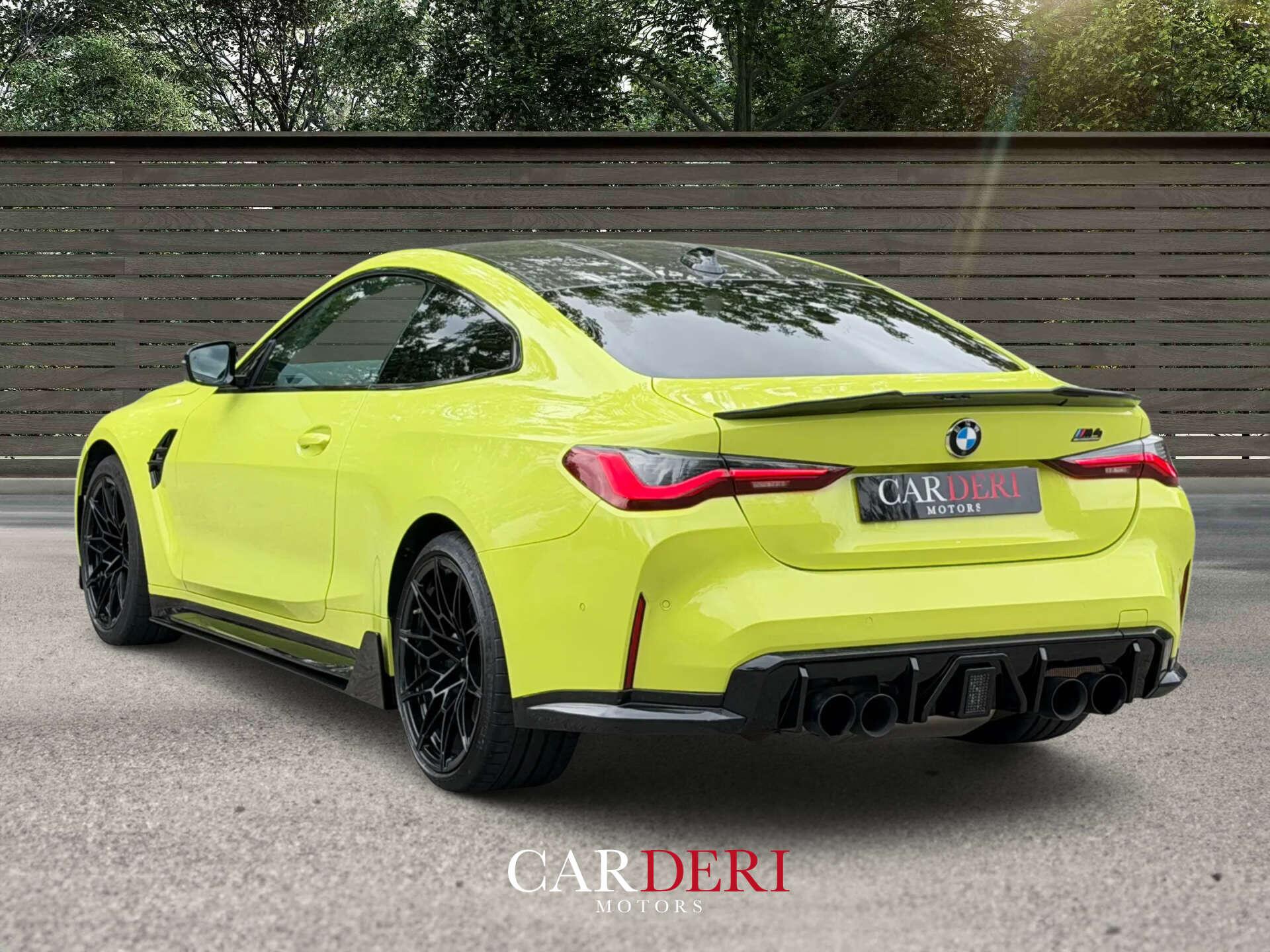 BMW M4 view 3