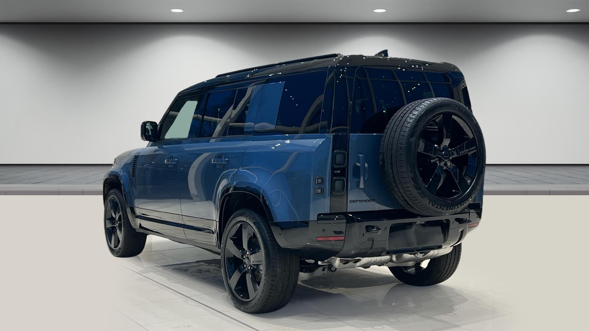 Land Rover Defender view 5