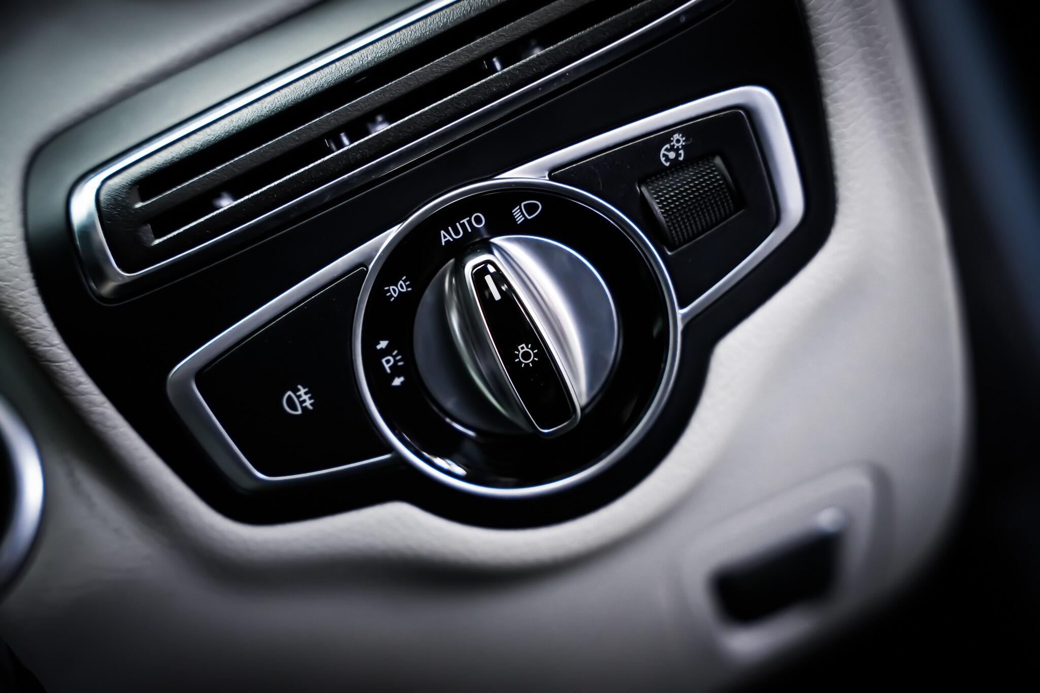 Mercedes-Benz C-Class view 49