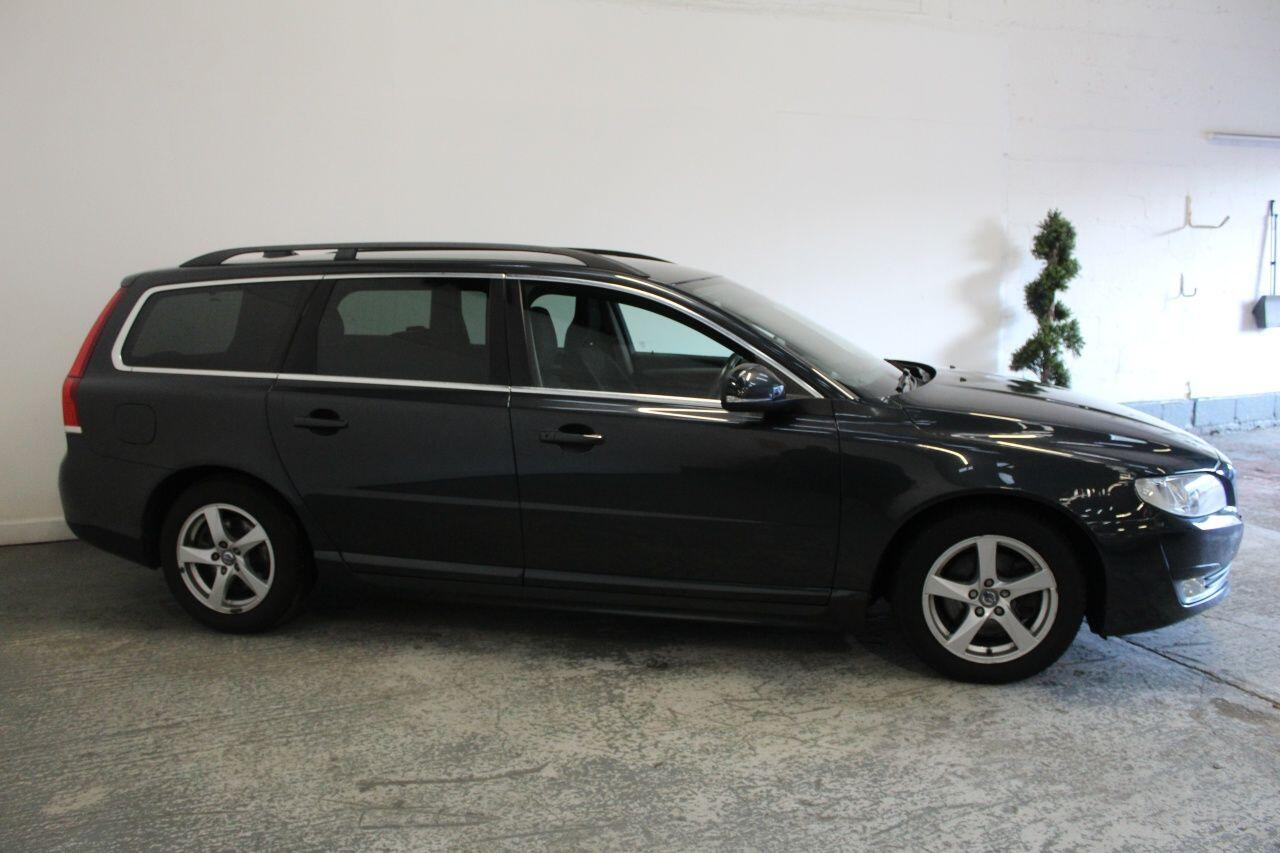 Volvo V70 view 4