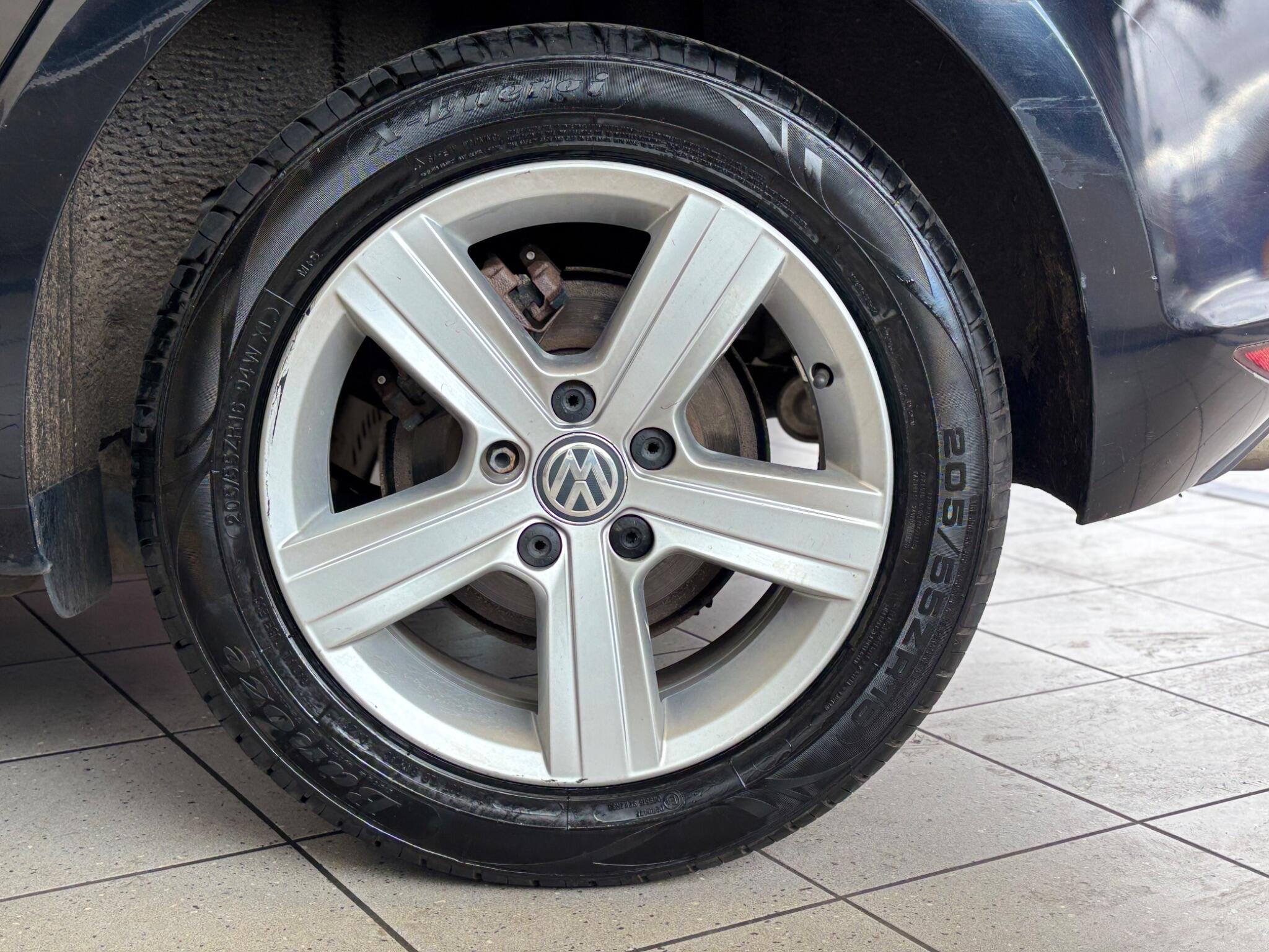 Volkswagen Golf view 18