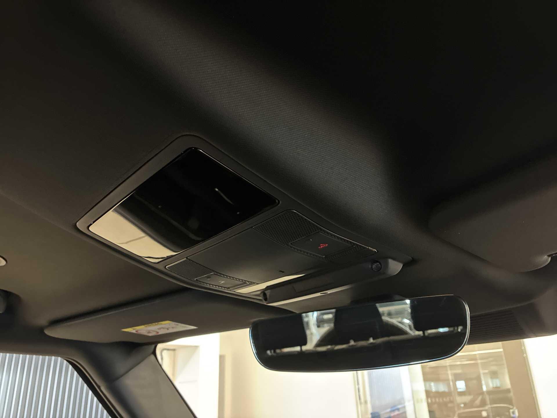 Land Rover Defender view 22