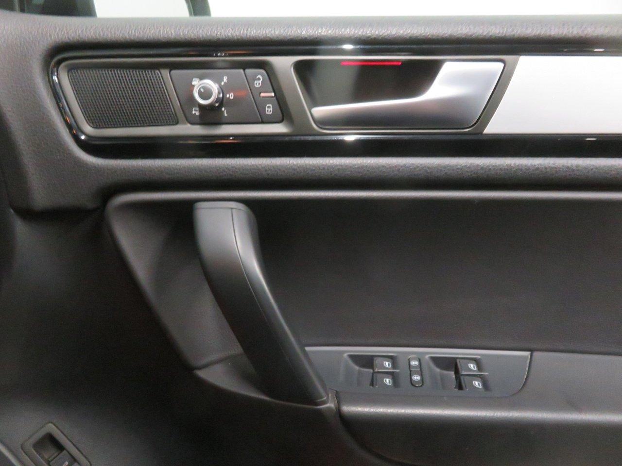 Volkswagen Touareg view 53