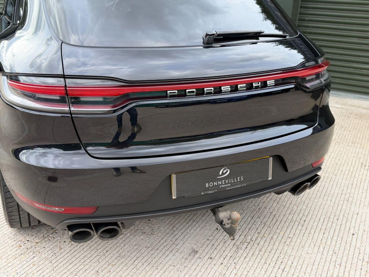 Porsche Macan view 31