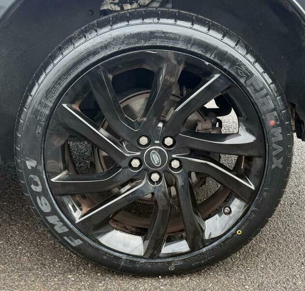 Land Rover Discovery Sport view 23
