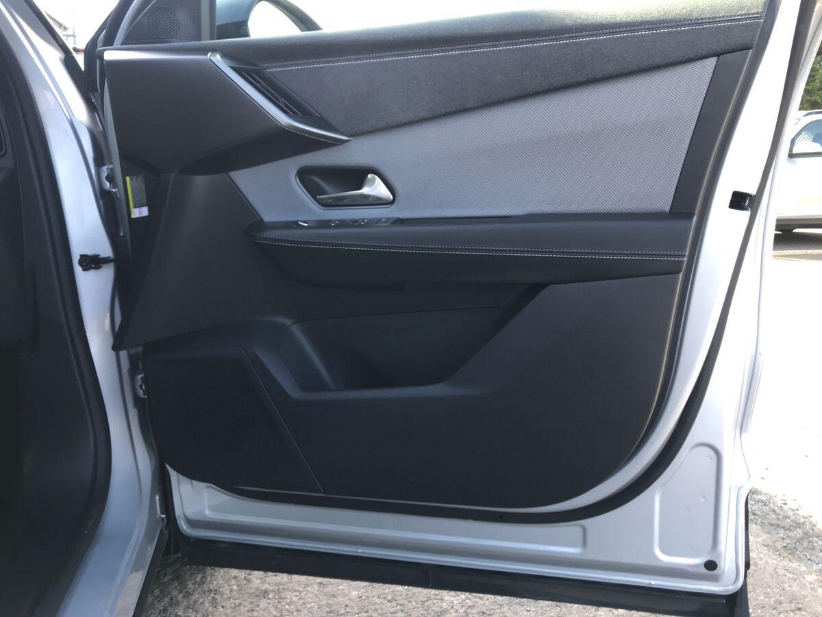 Vauxhall Grandland view 16