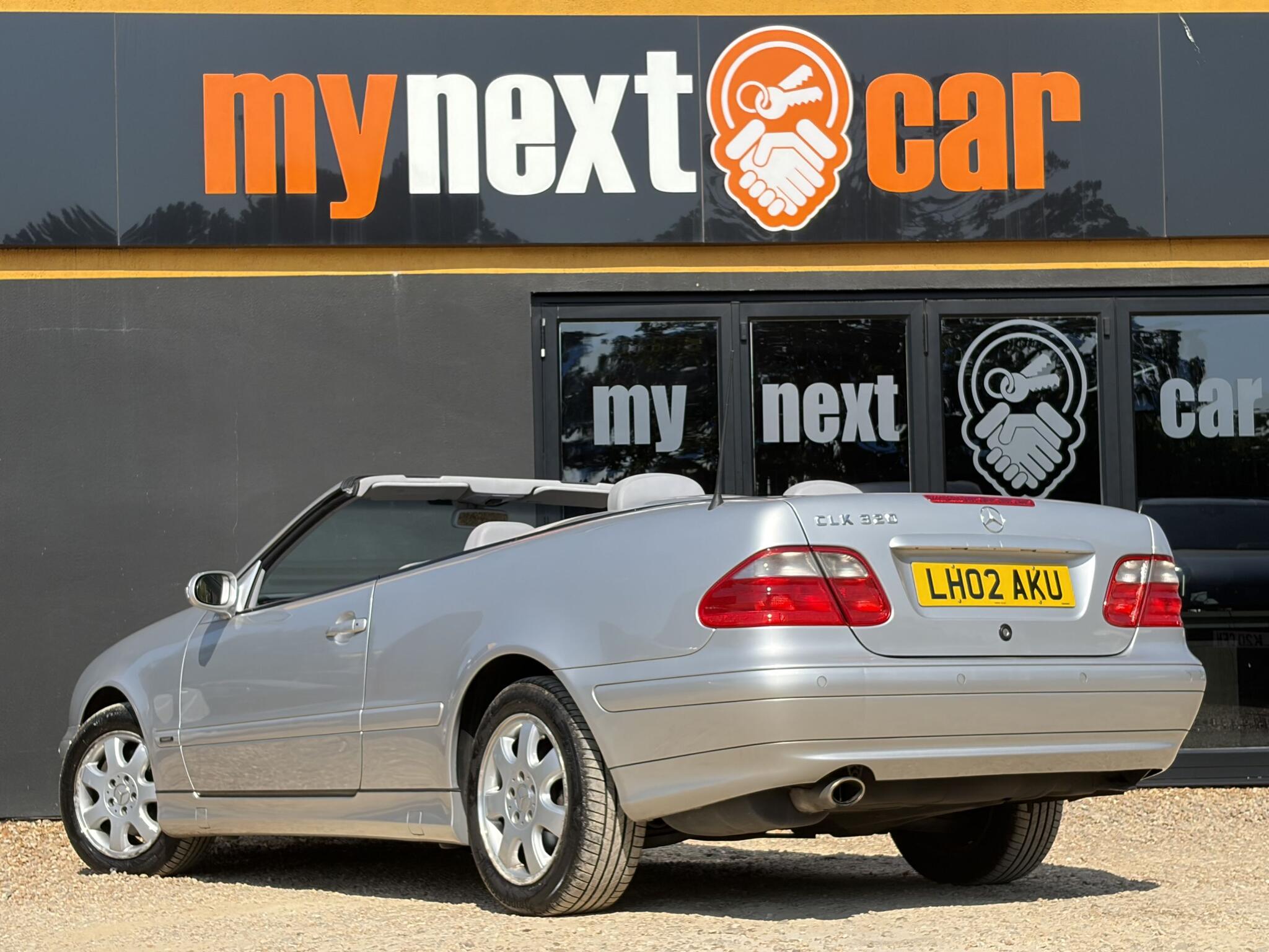 Mercedes-Benz CLK view 6