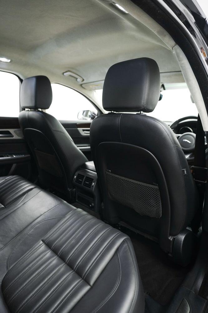 Jaguar XF view 17